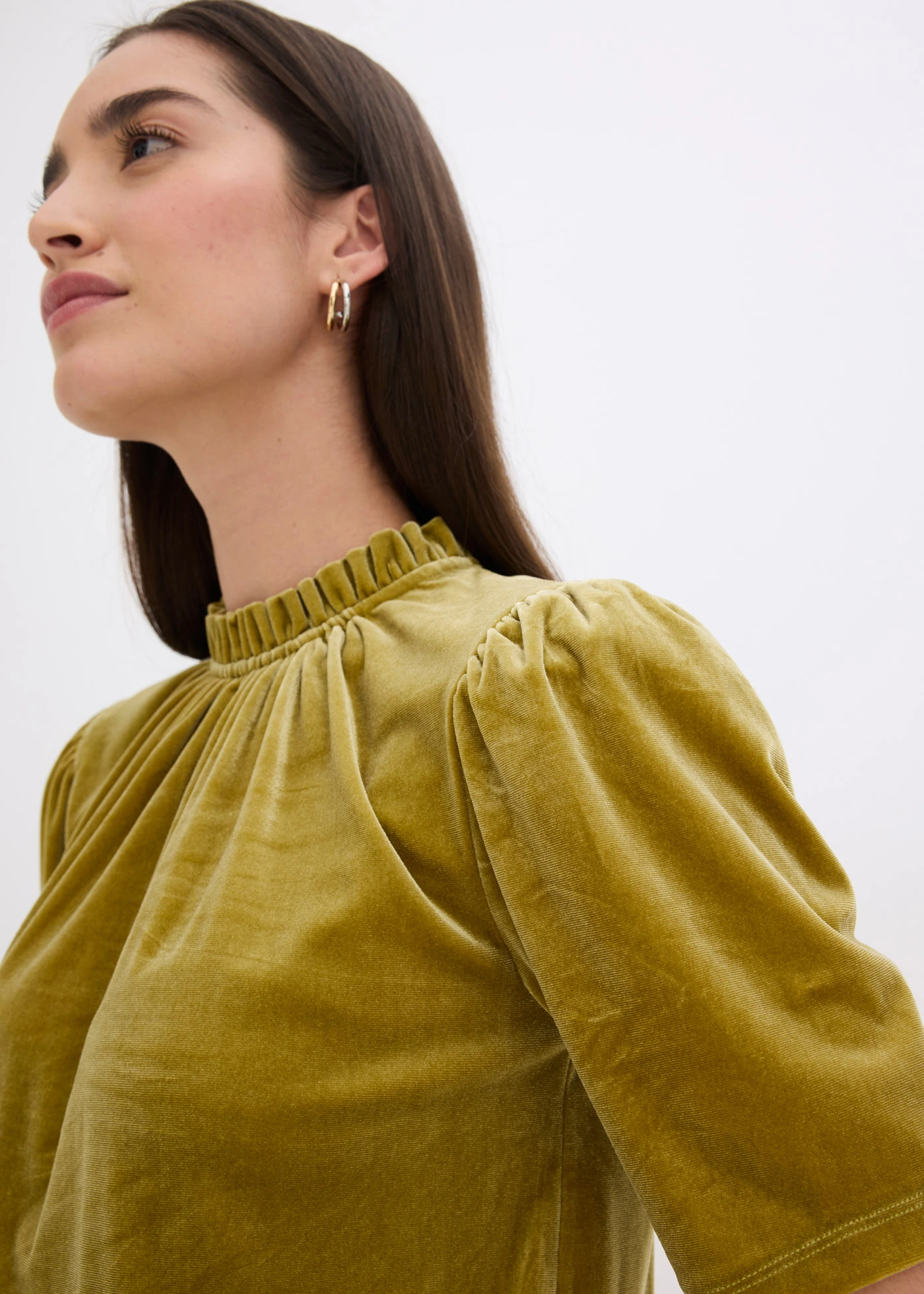 T-shirt en velours • doré • Boutique bonprix