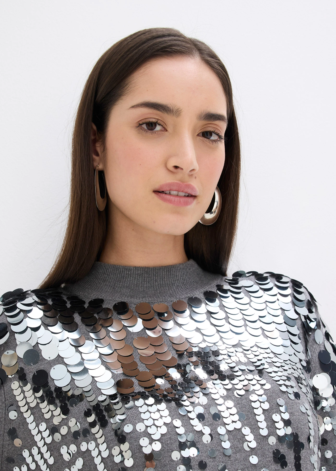 Sukienka dzianinowa z cekinami • szary melanż • sklep bonprix