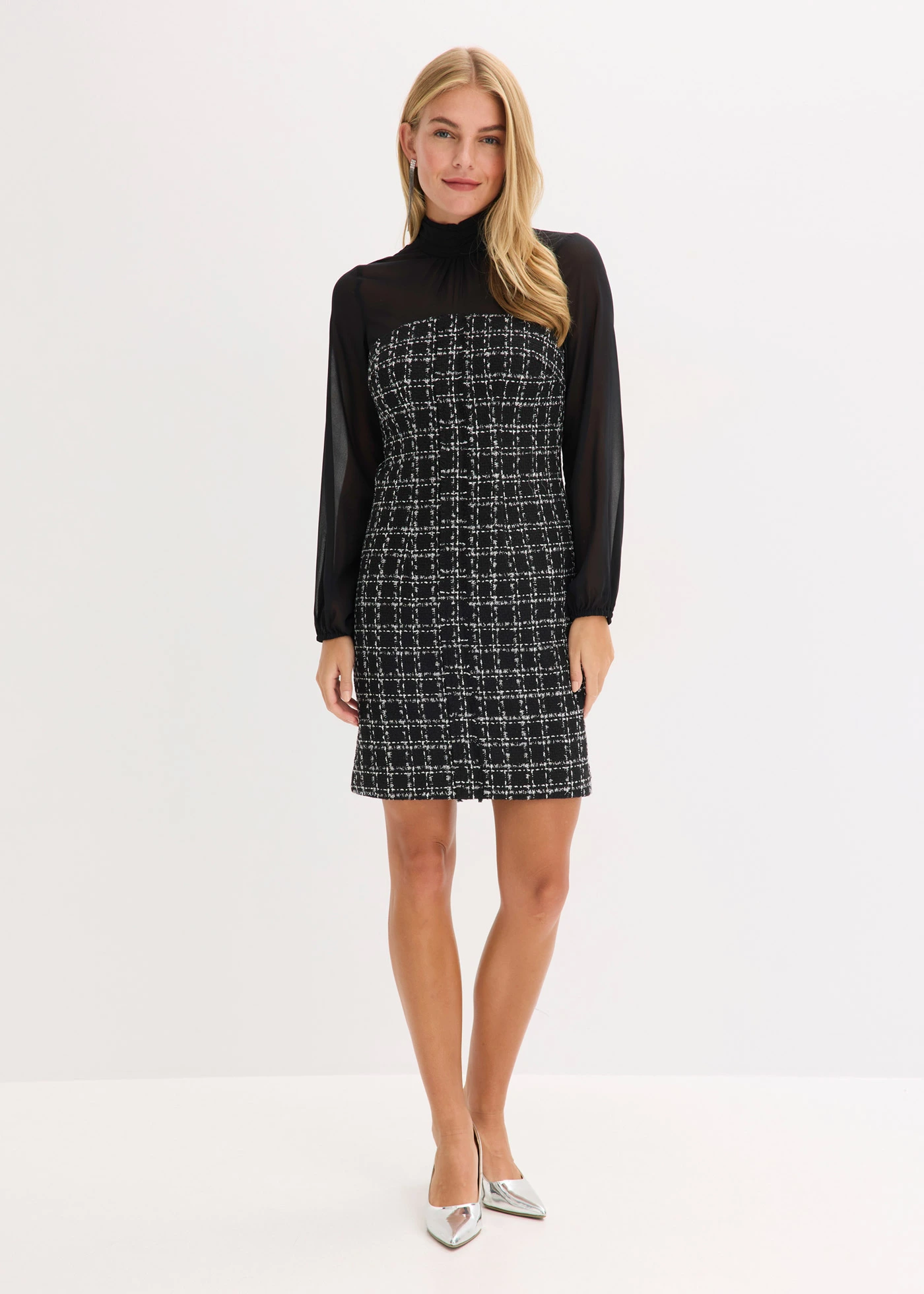 Robe courte en maille bouclette avec manches en mousseline • noir/blanc carreaux • Boutique bonprix