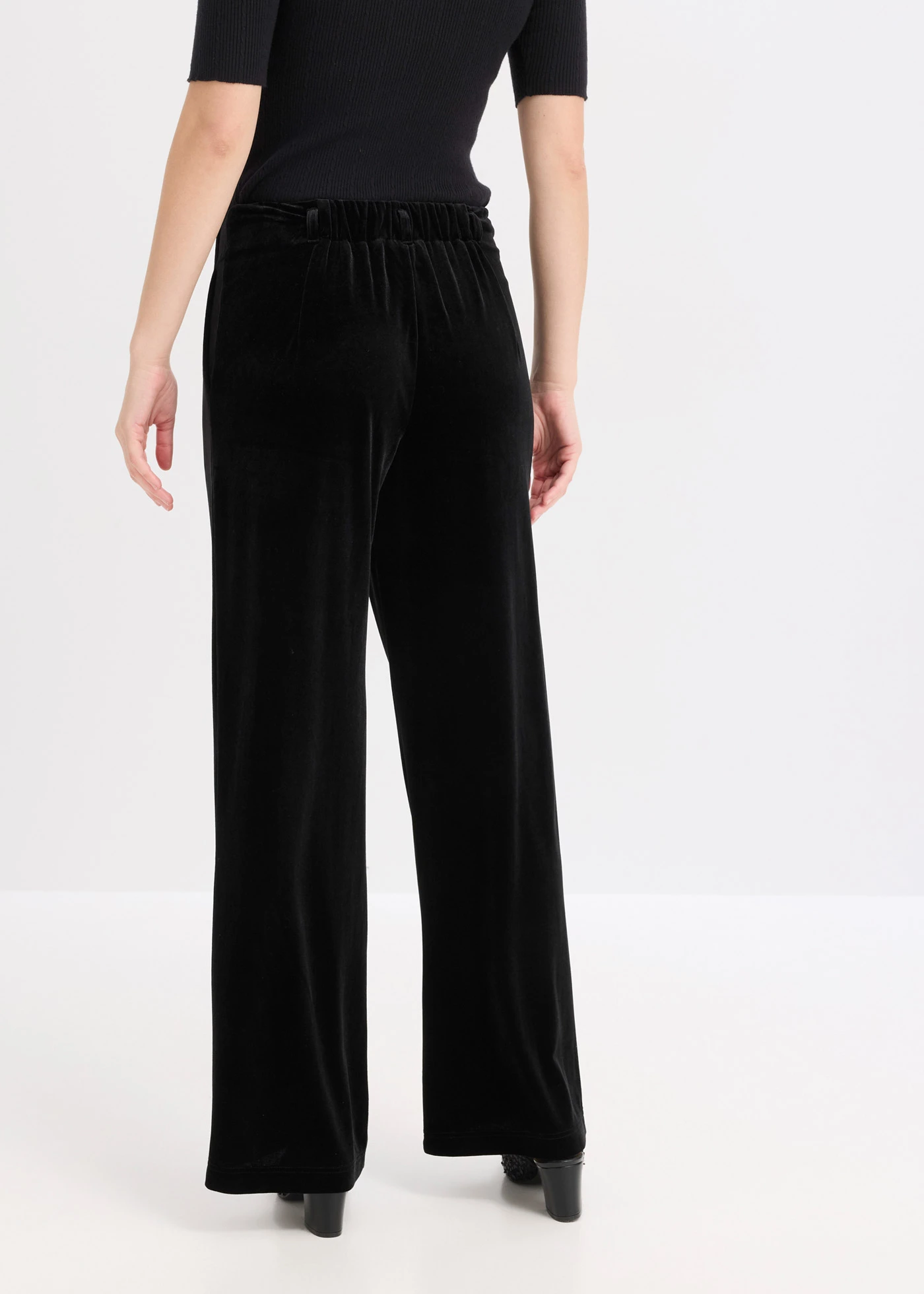Pantaloni din catifea moale • negru • magazin bonprix