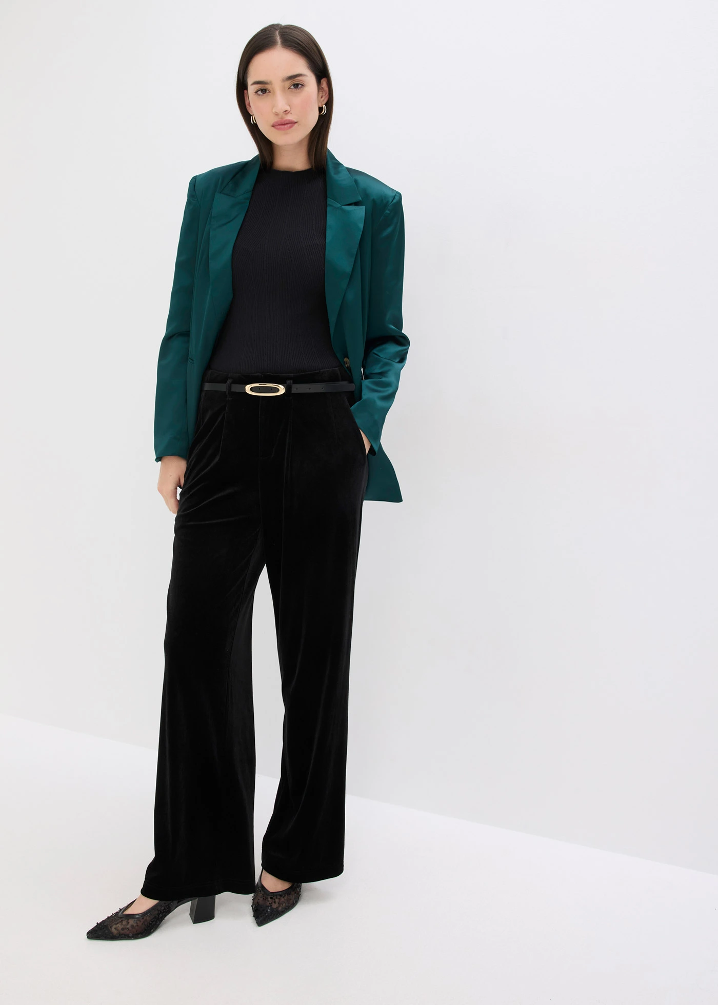 Pantaloni din catifea moale • negru • magazin bonprix