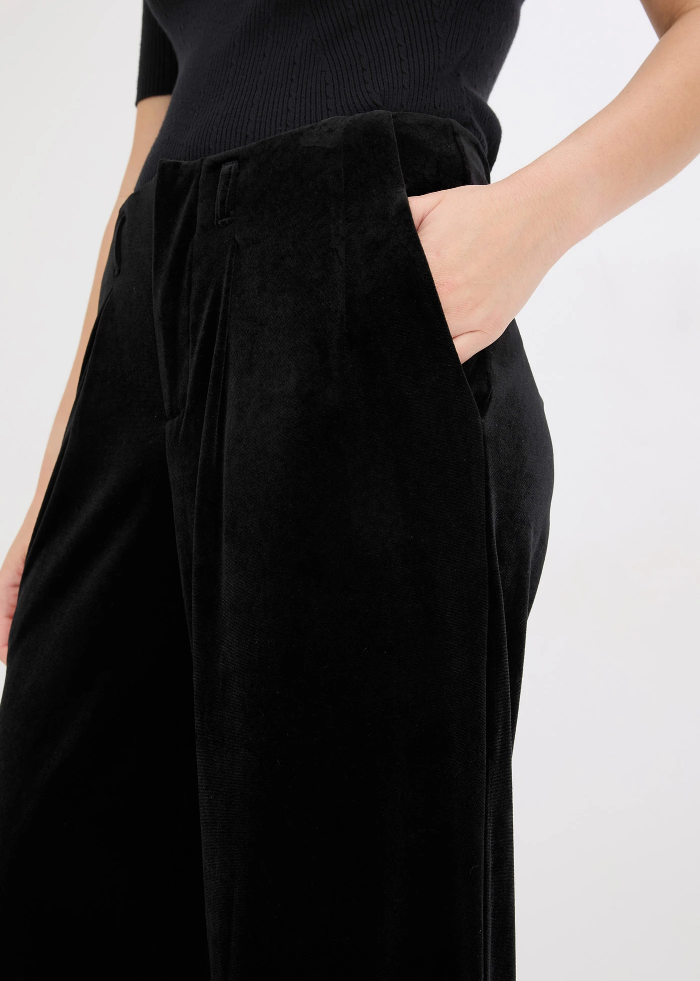 Pantaloni din catifea moale • negru • magazin bonprix