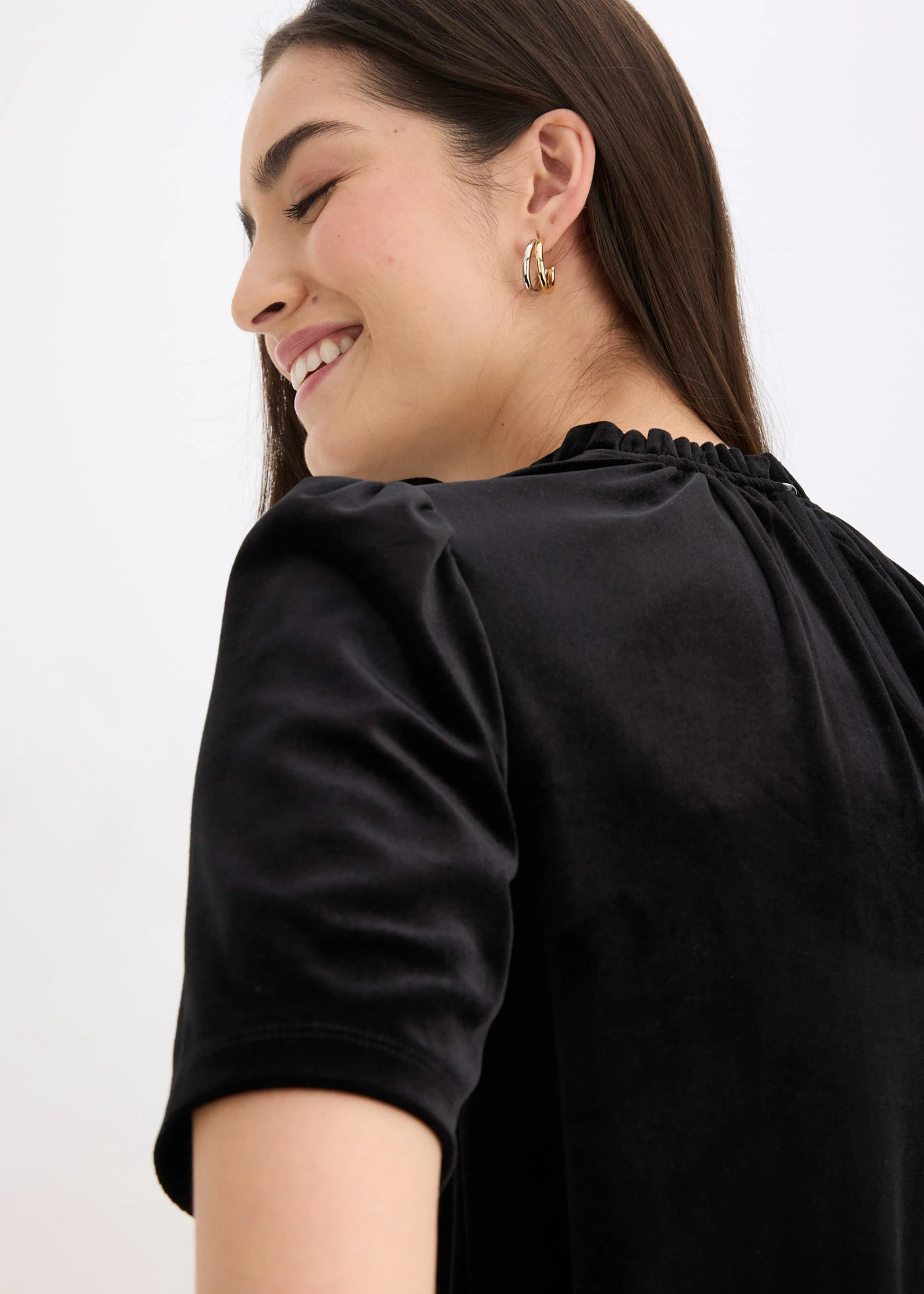 T-shirt en velours • noir • Boutique bonprix