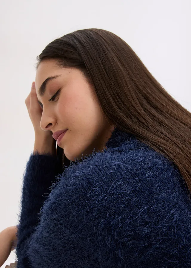 Pull col roulé en douce maille poilue • bleu foncé • Boutique bonprix