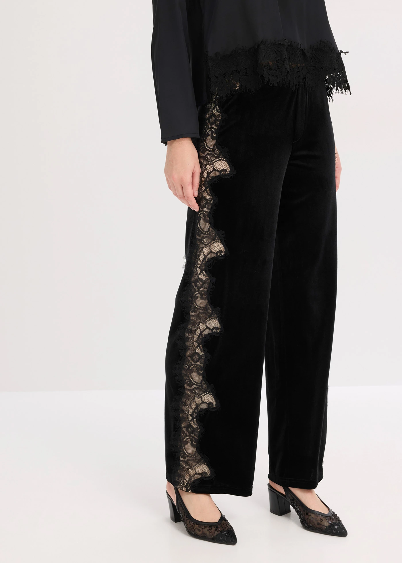 Marlene nadrág puha bársonyból és csipkebetéttel • fekete/krétabézs egyéb • bonprix áruház