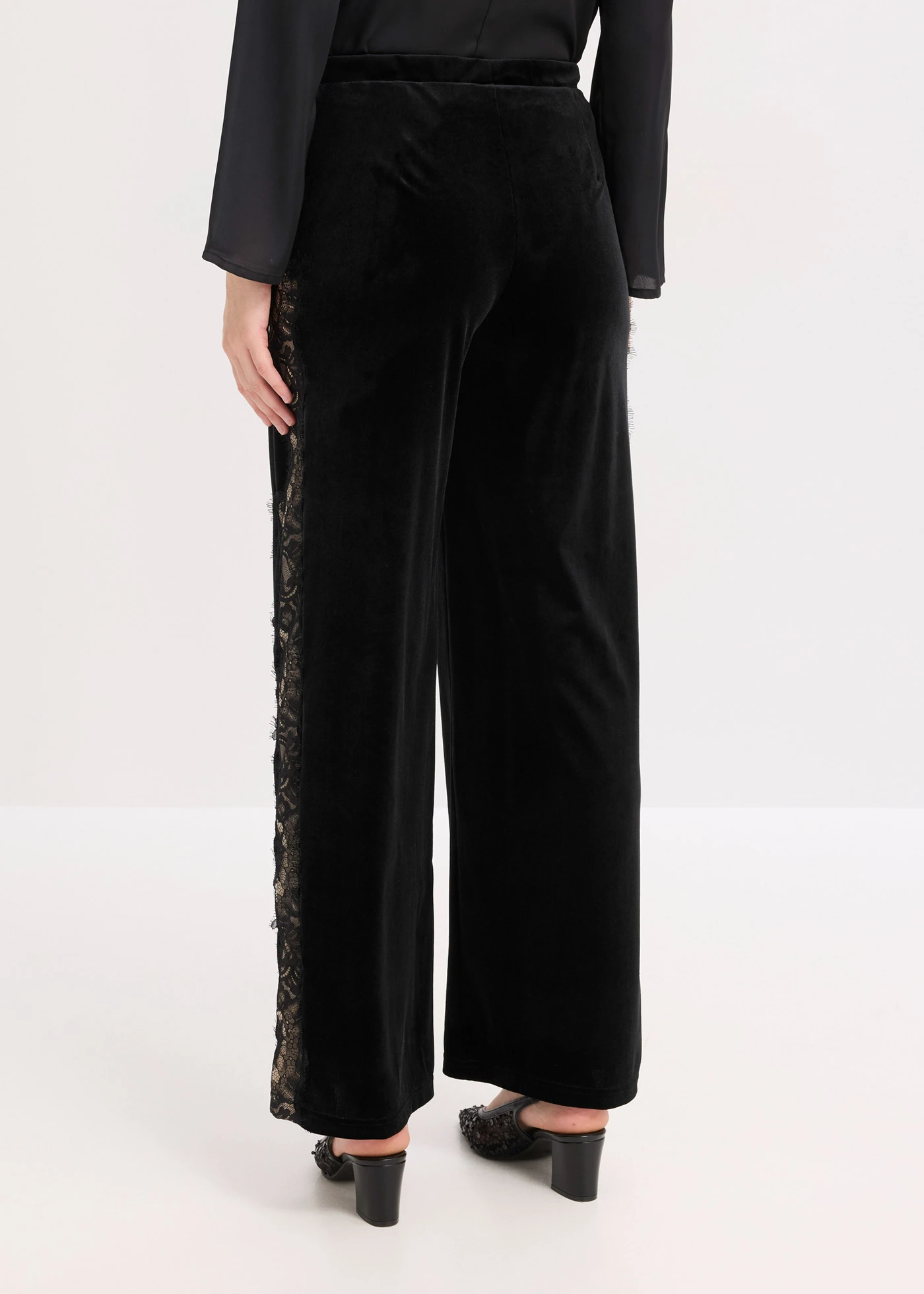 Marlene nadrág puha bársonyból és csipkebetéttel • fekete/krétabézs egyéb • bonprix áruház