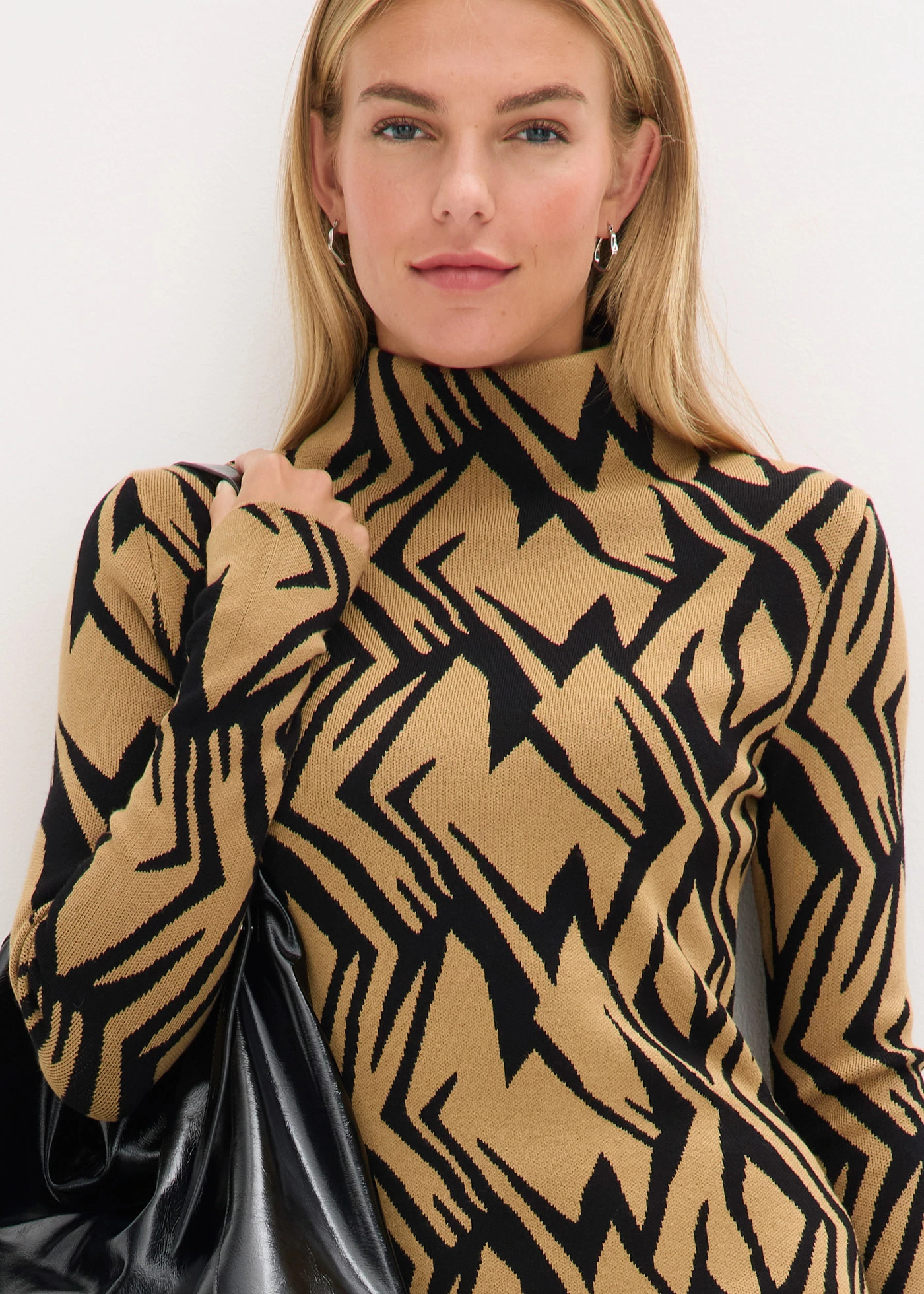 Figuuraccentuerende gebreide jurk • zwart - beige • bonprix online shop