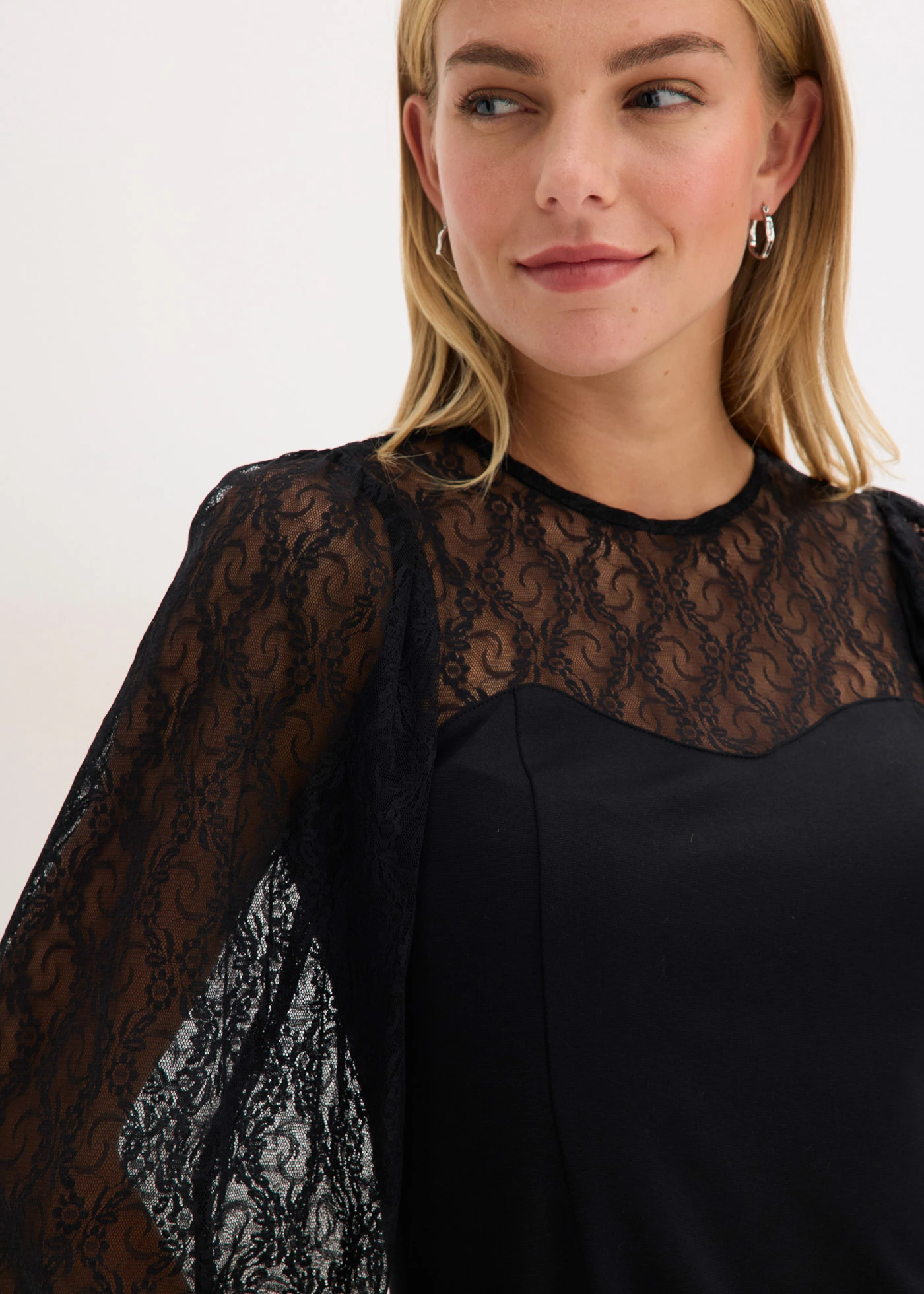 Bluză tricot cu mâneci lungi cu dantelă • negru • magazin bonprix