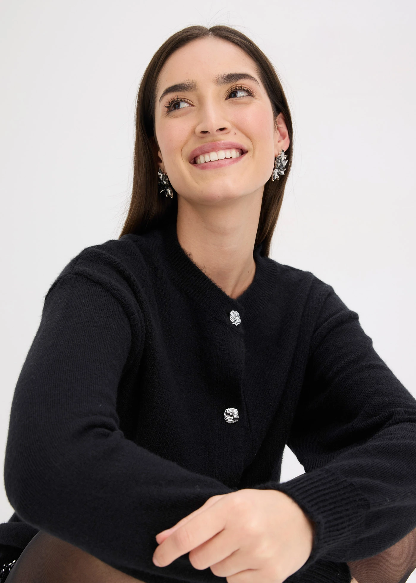 Pletený sveter s dekoratívnymi gombičkami • čierna • obchod bonprix