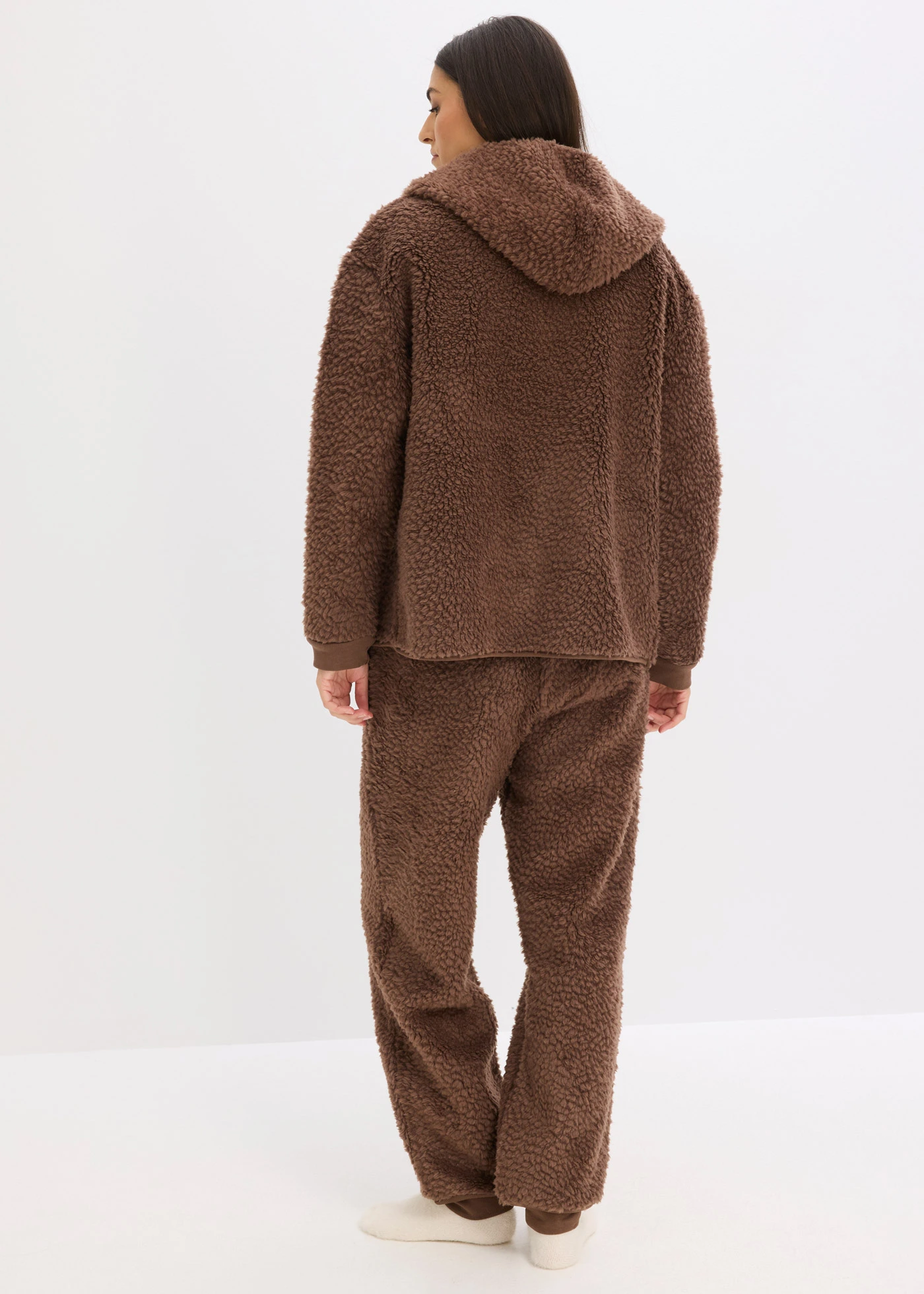 Costum de casă casual din material teddy • maro argilă • magazin bonprix