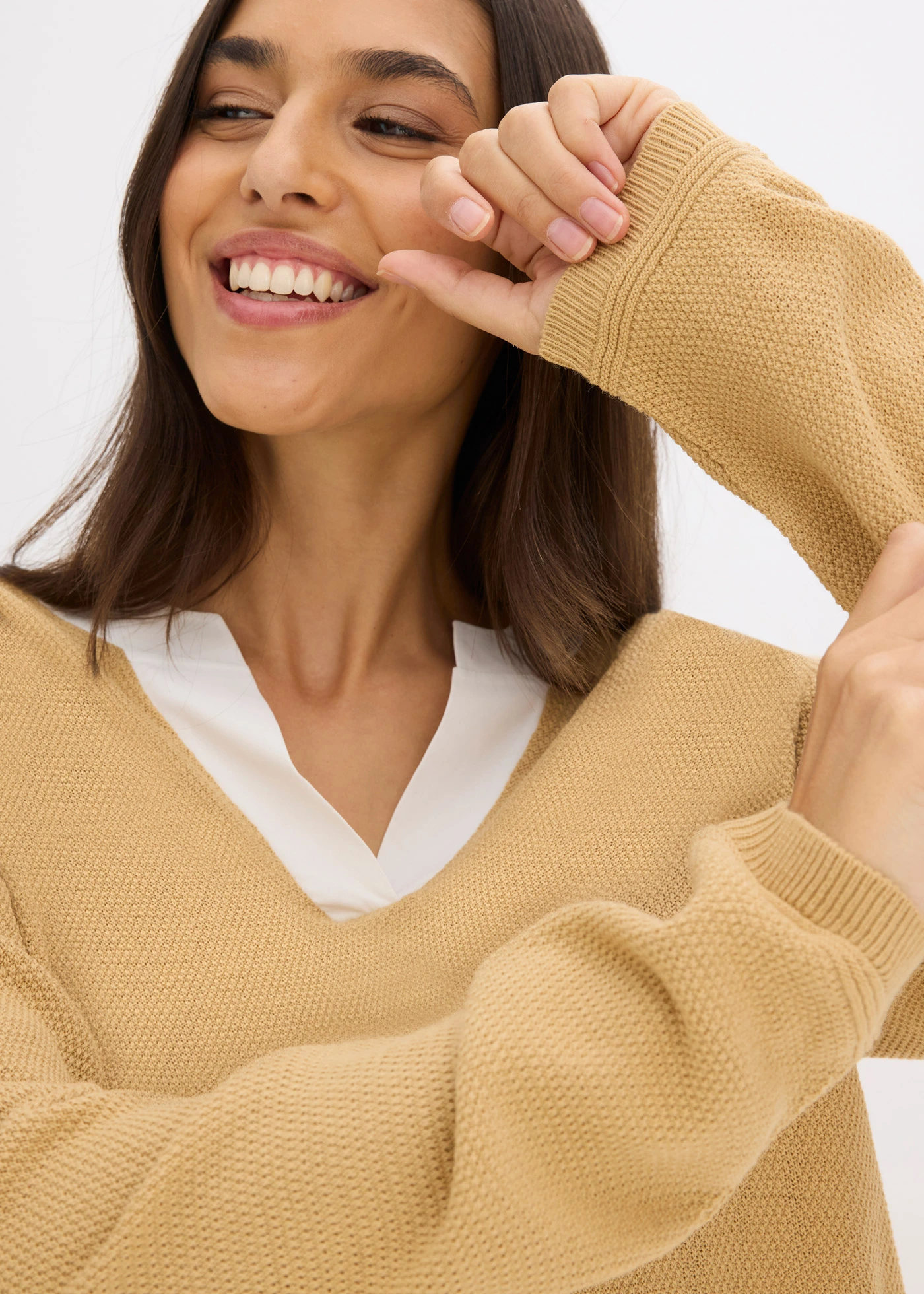 Finomkötésű pulóver blúzbetéttel • cappuccino/fehér • bonprix áruház