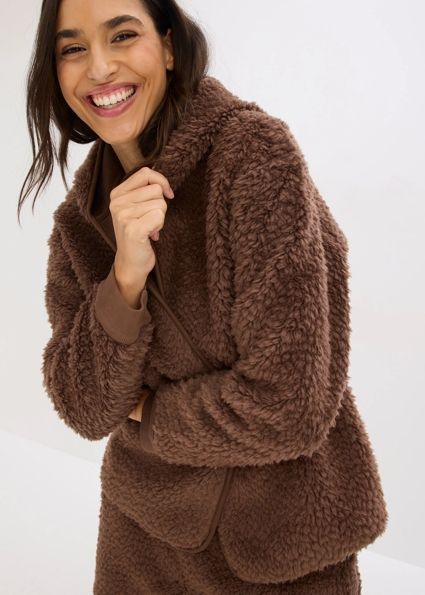 Costum de casă casual din material teddy • maro argilă • magazin bonprix