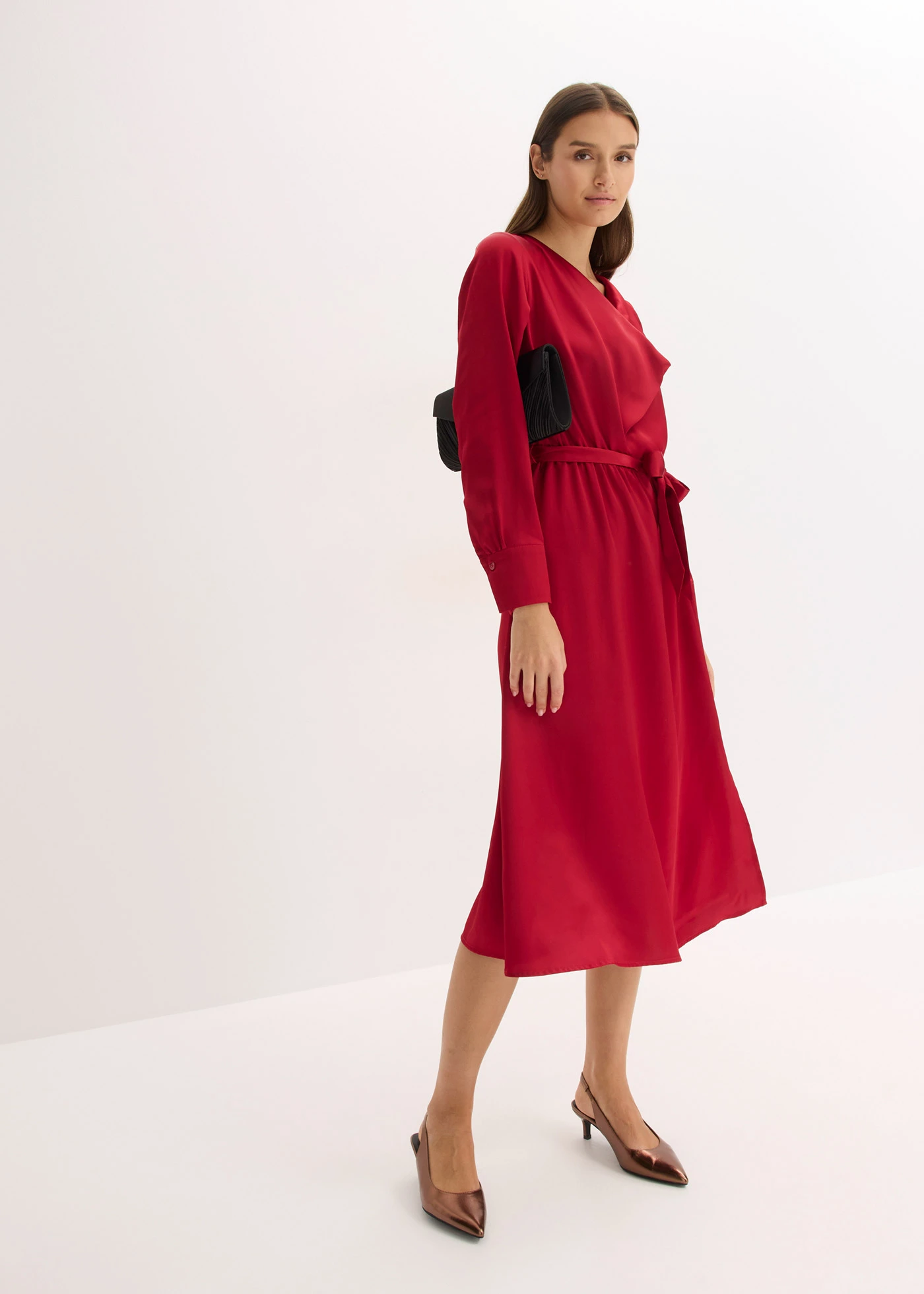Robe midi en satin brillant • rouge piment • Boutique bonprix