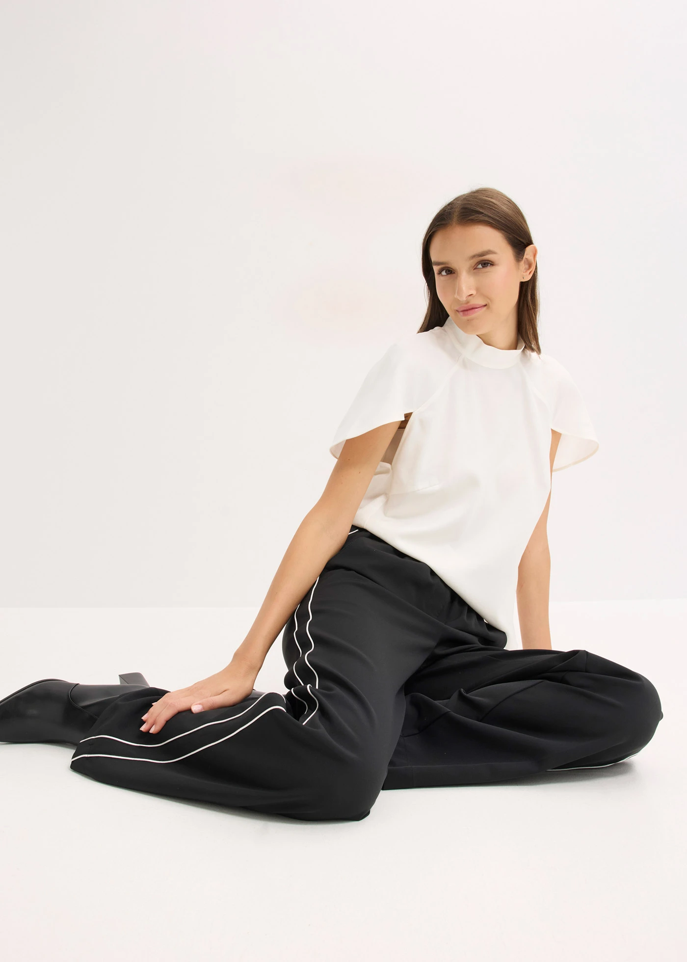 Pantaloni Palazzo cu dungi ornamentale • negru • magazin bonprix