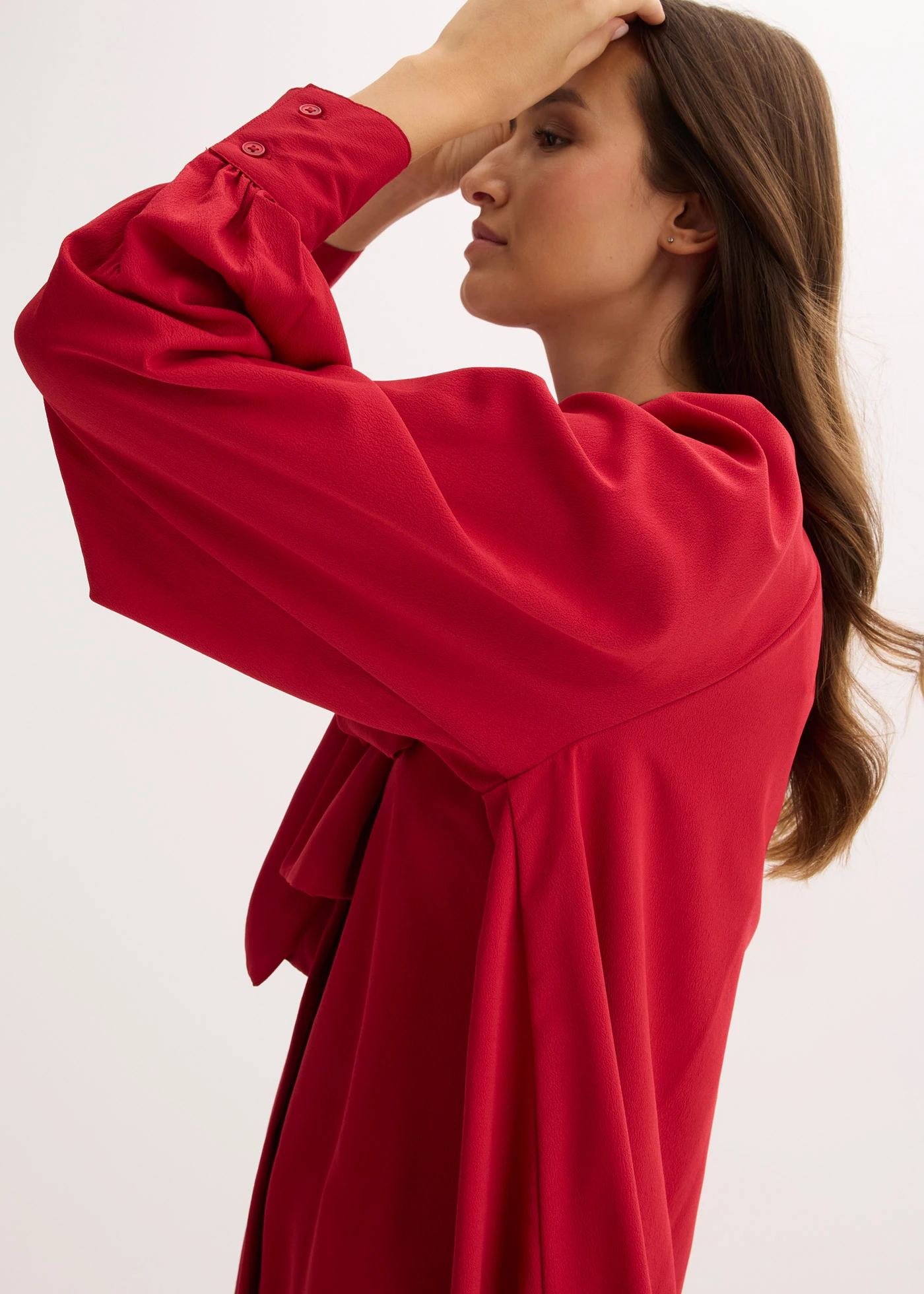 Robe-chemise à col lavallière • rouge piment • Boutique bonprix