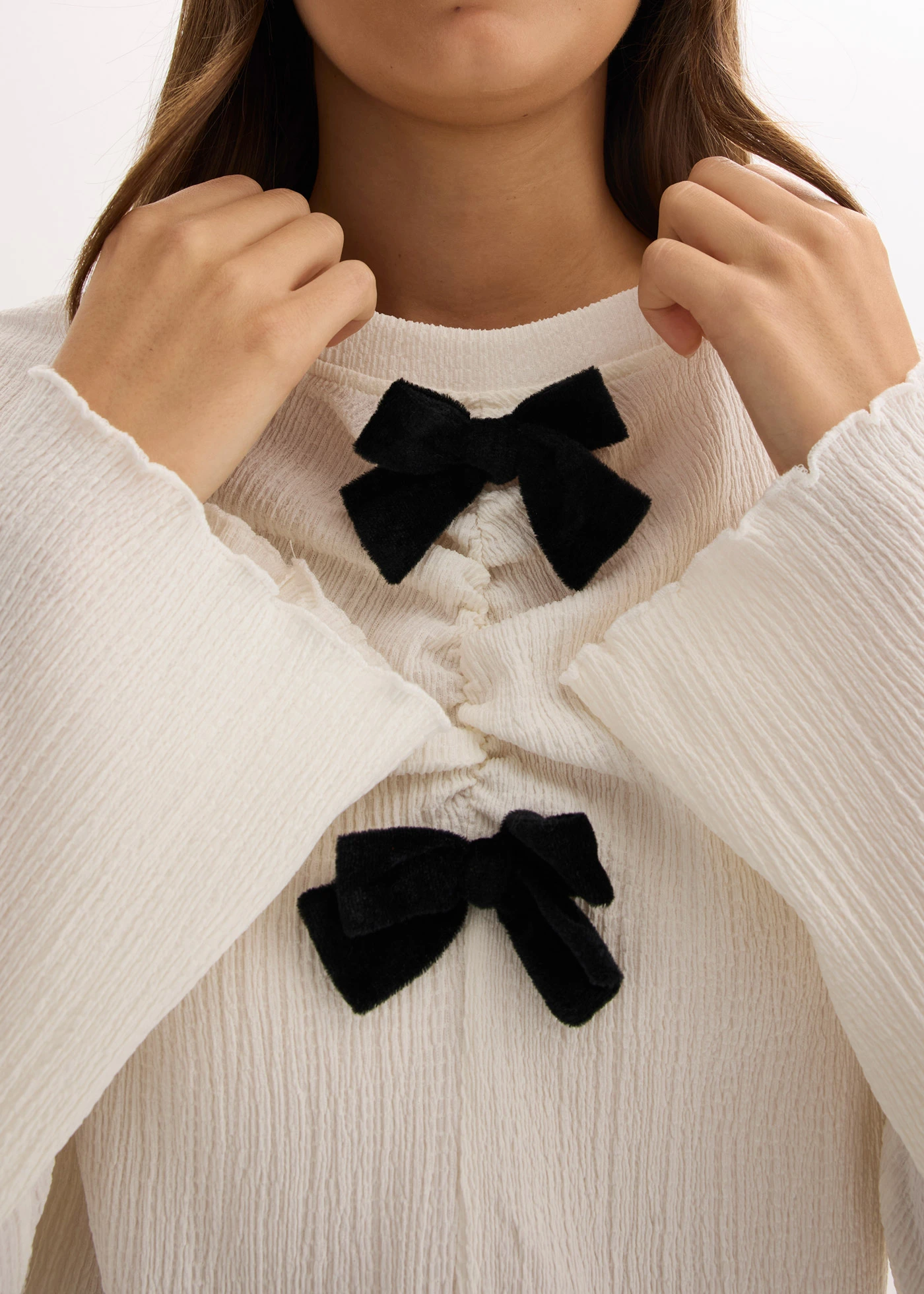 Tričko s dlouhým rukávem ze strukturovaného krepu • přírodní bílá • bonprix obchod