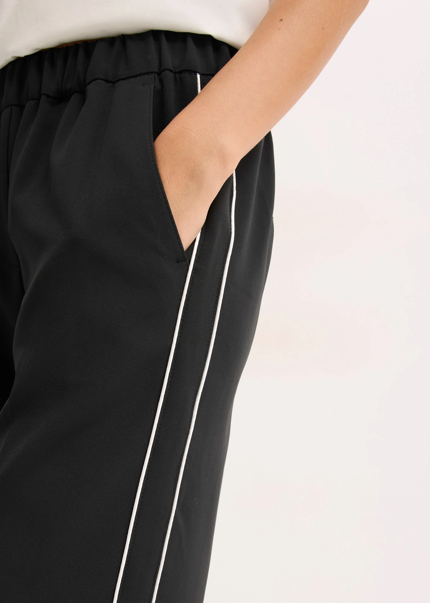 Pantaloni Palazzo cu dungi ornamentale • negru • magazin bonprix