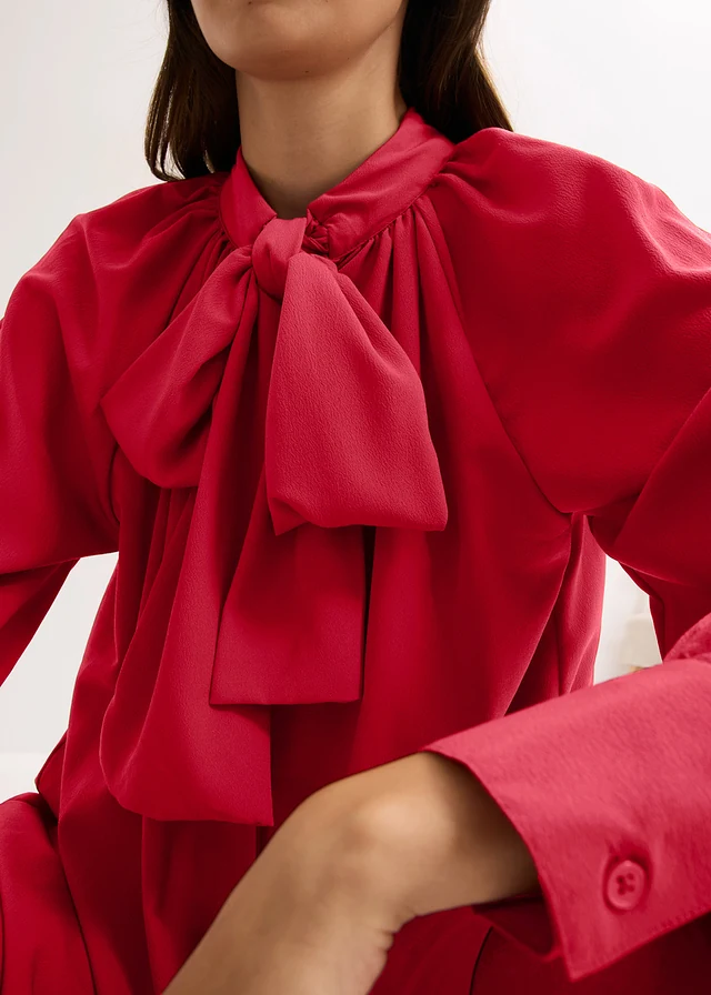 Rochie-bluză cu fundă la guler • roşu chili • magazin bonprix
