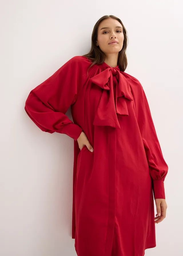 Rochie-bluză cu fundă la guler • roşu chili • magazin bonprix