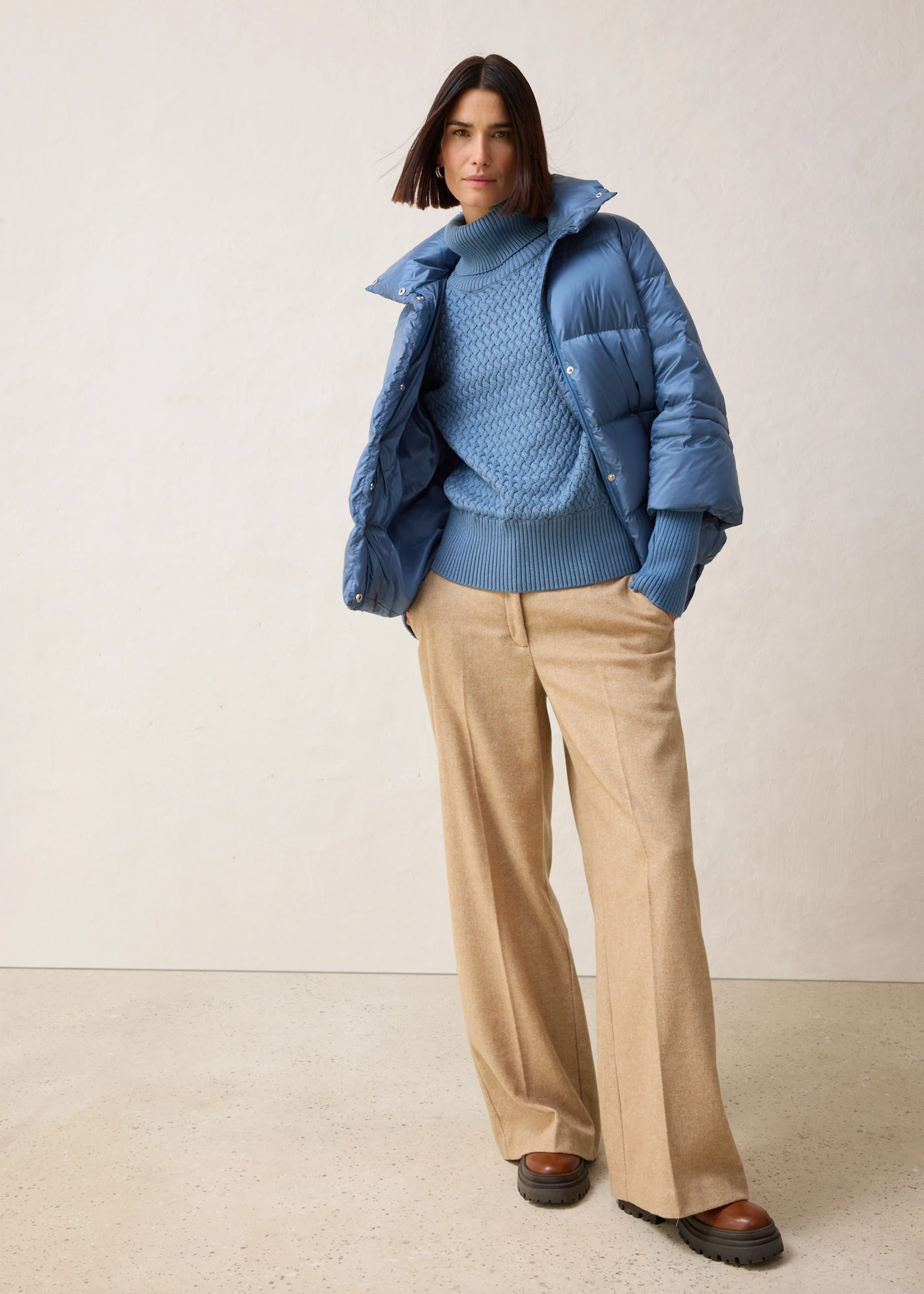 Kurtka puchowa z puchu z recyklingu, z rękawami z dzianiny • niebieskoszary • sklep bonprix