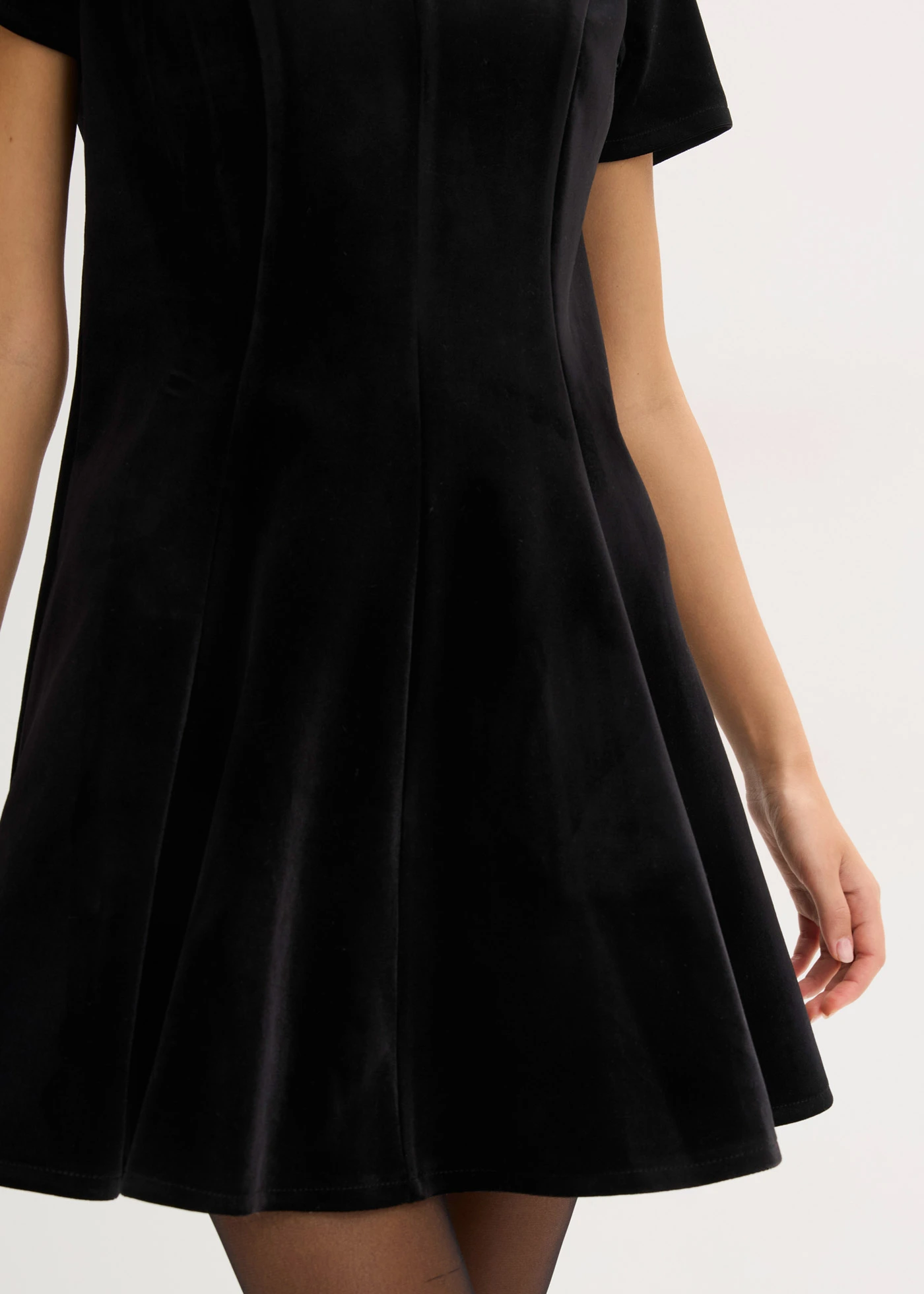 Mini jurk van zacht fluweel • zwart • bonprix online shop