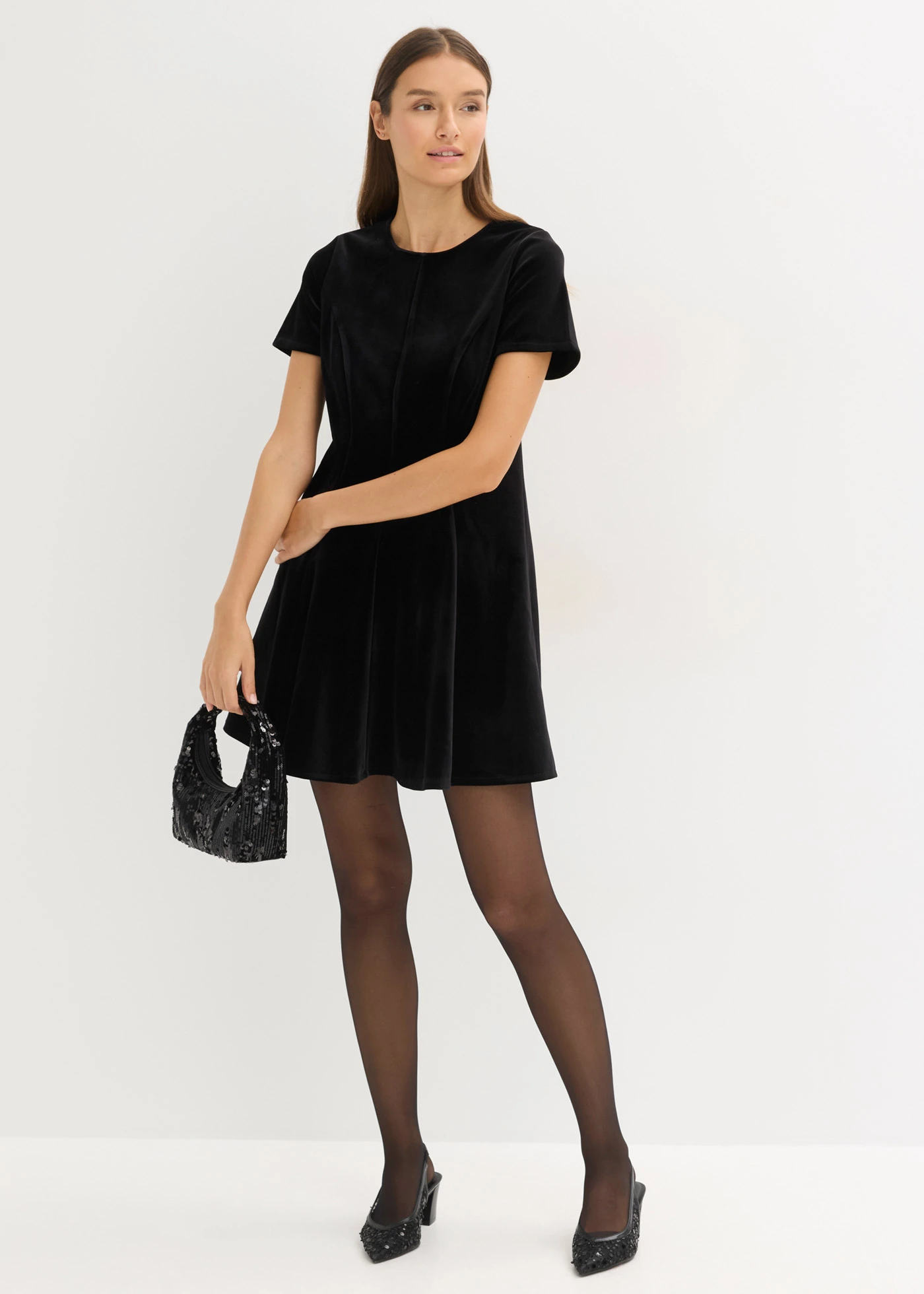 Robe courte en velours doux • noir • Boutique bonprix