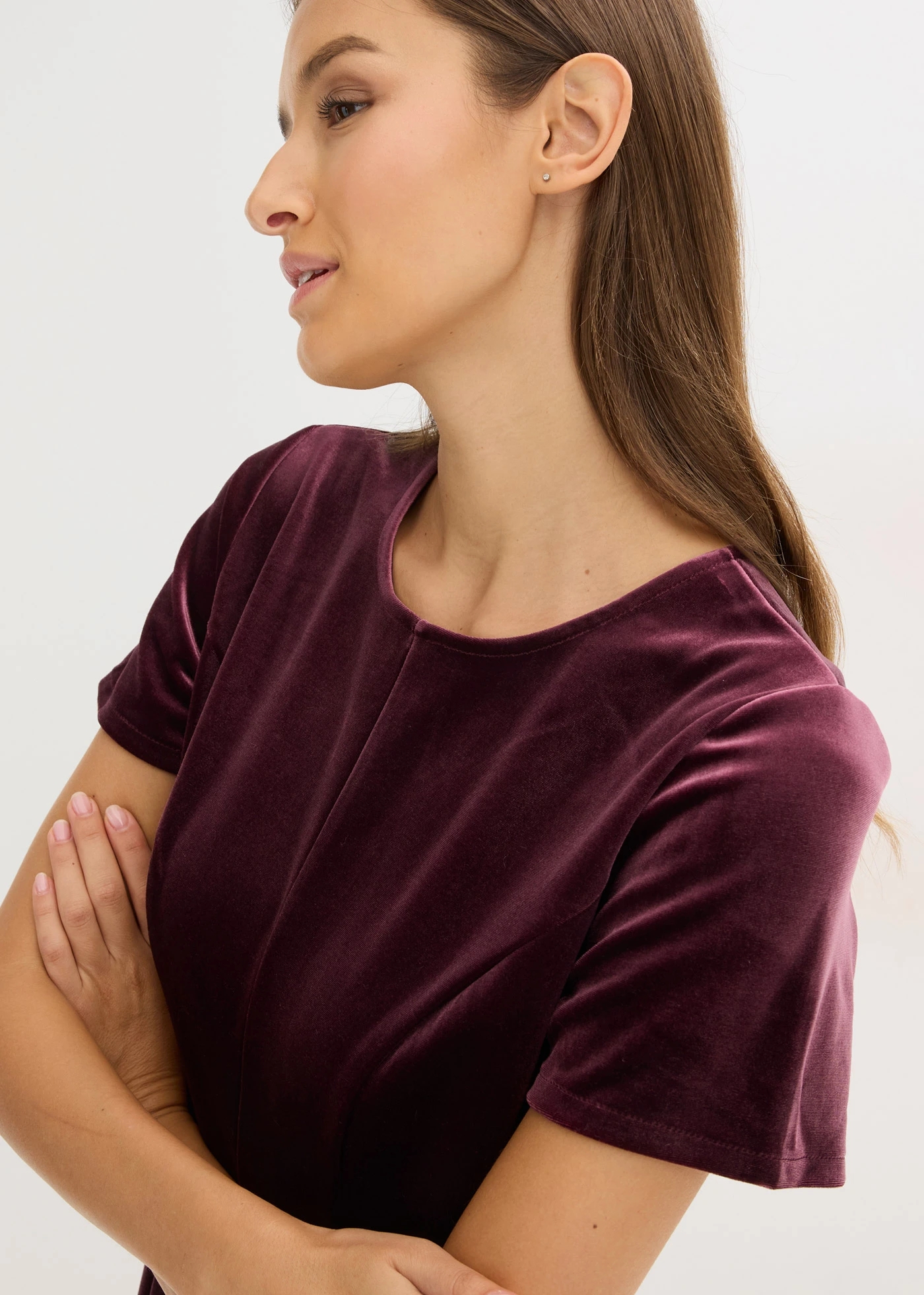 Robe courte en velours doux • bordeaux • Boutique bonprix