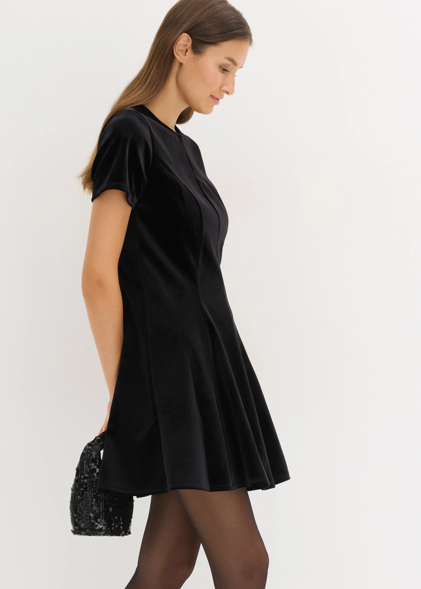 Robe courte en velours doux • noir • Boutique bonprix