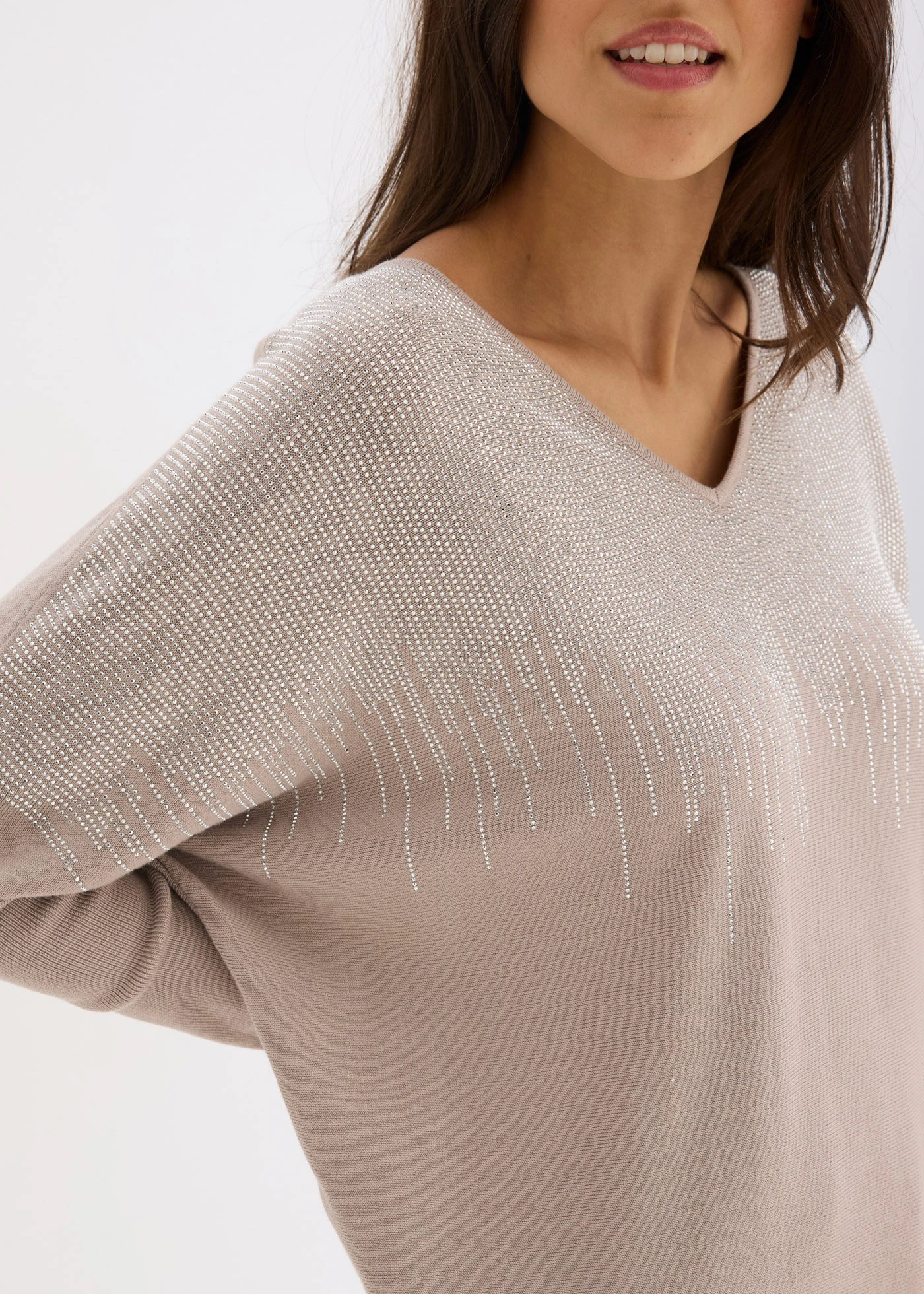 Cienki sweter z aplikacją ze sztrasów • naturalny kamień • sklep bonprix