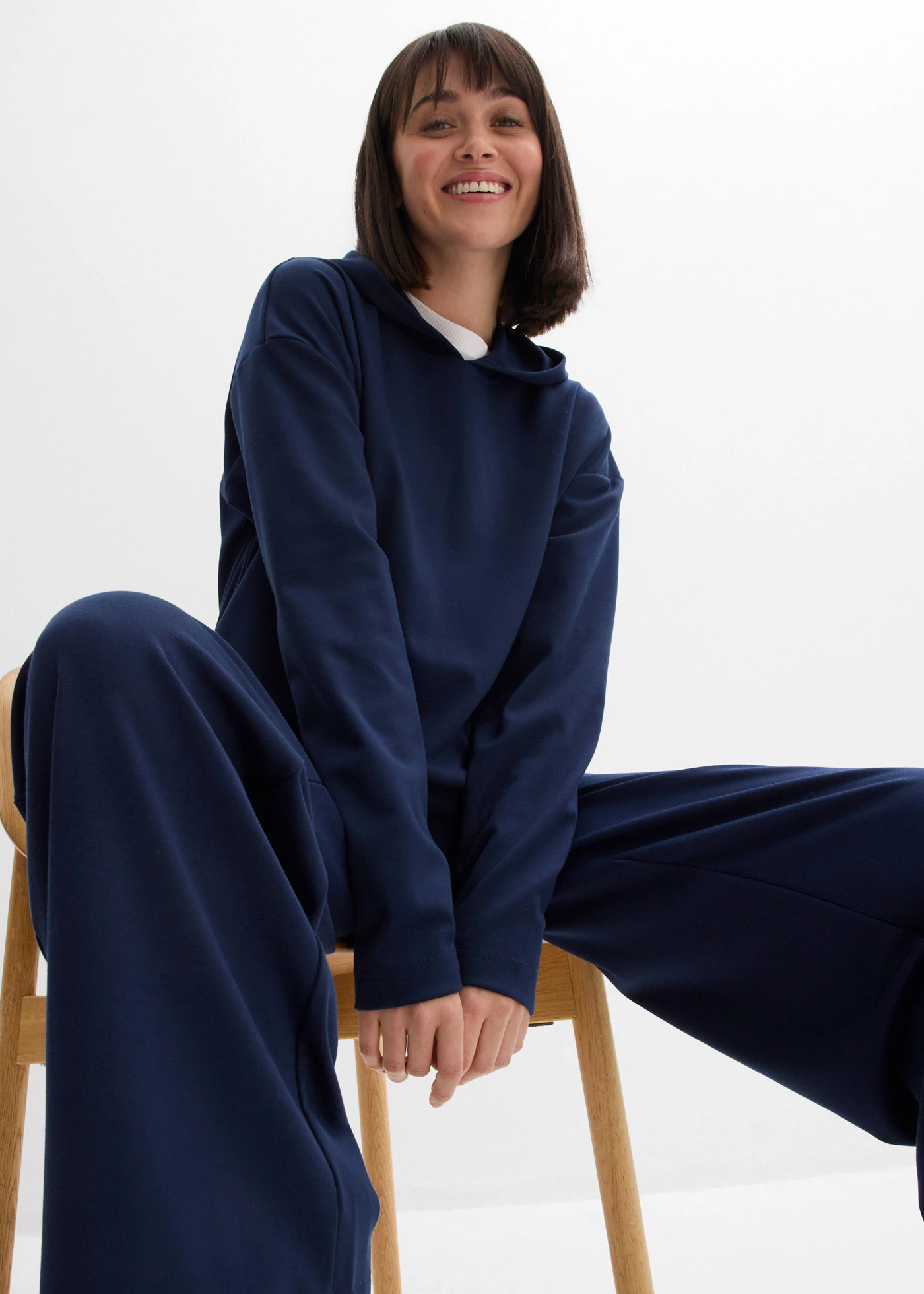 Mikina s kapucí, z pohodlného Punto di Roma • tmavě modrá • bonprix obchod