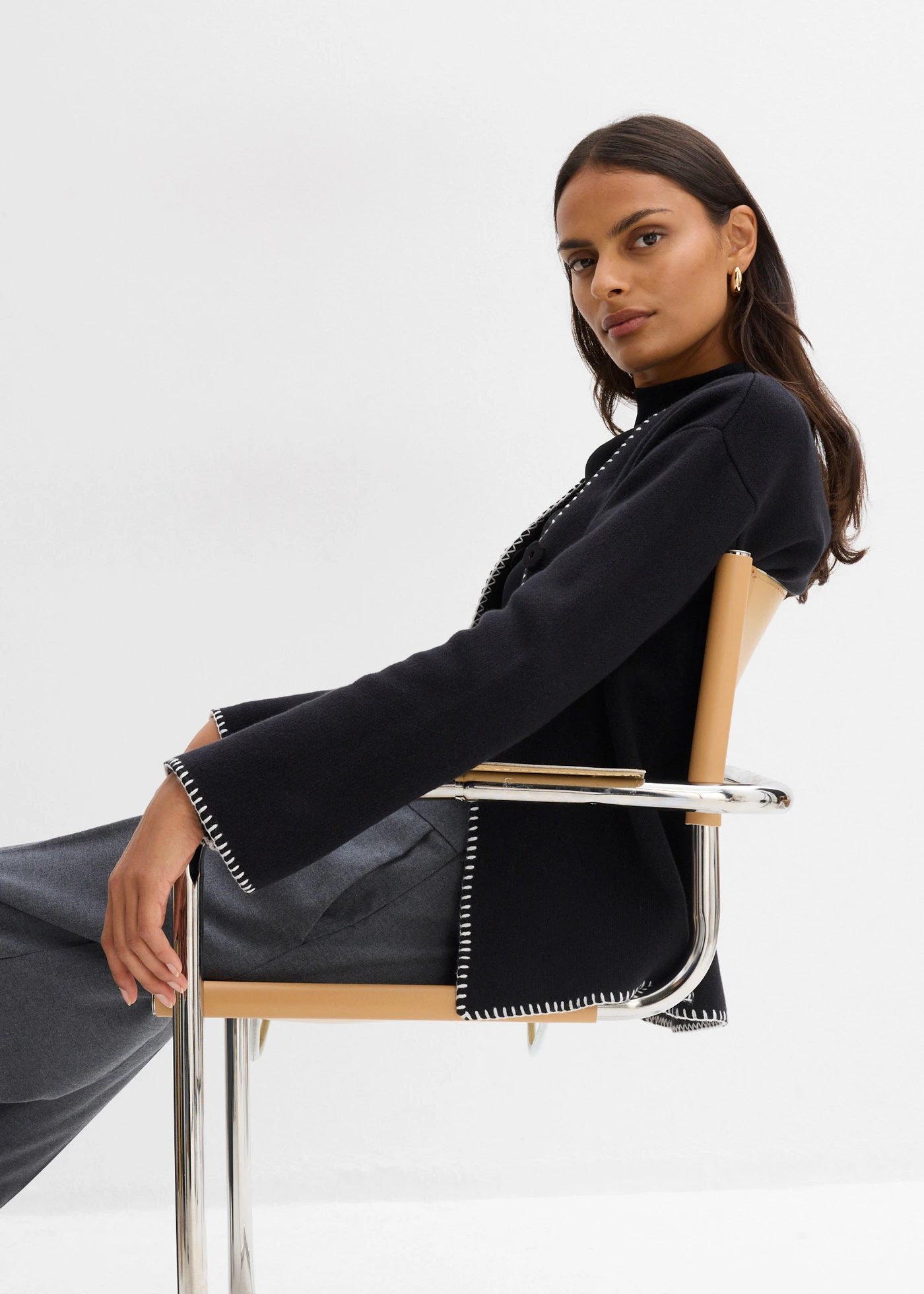 Pletený kabátek z vlněné směsi, s kontrastními detaily • černo-bílá • bonprix obchod