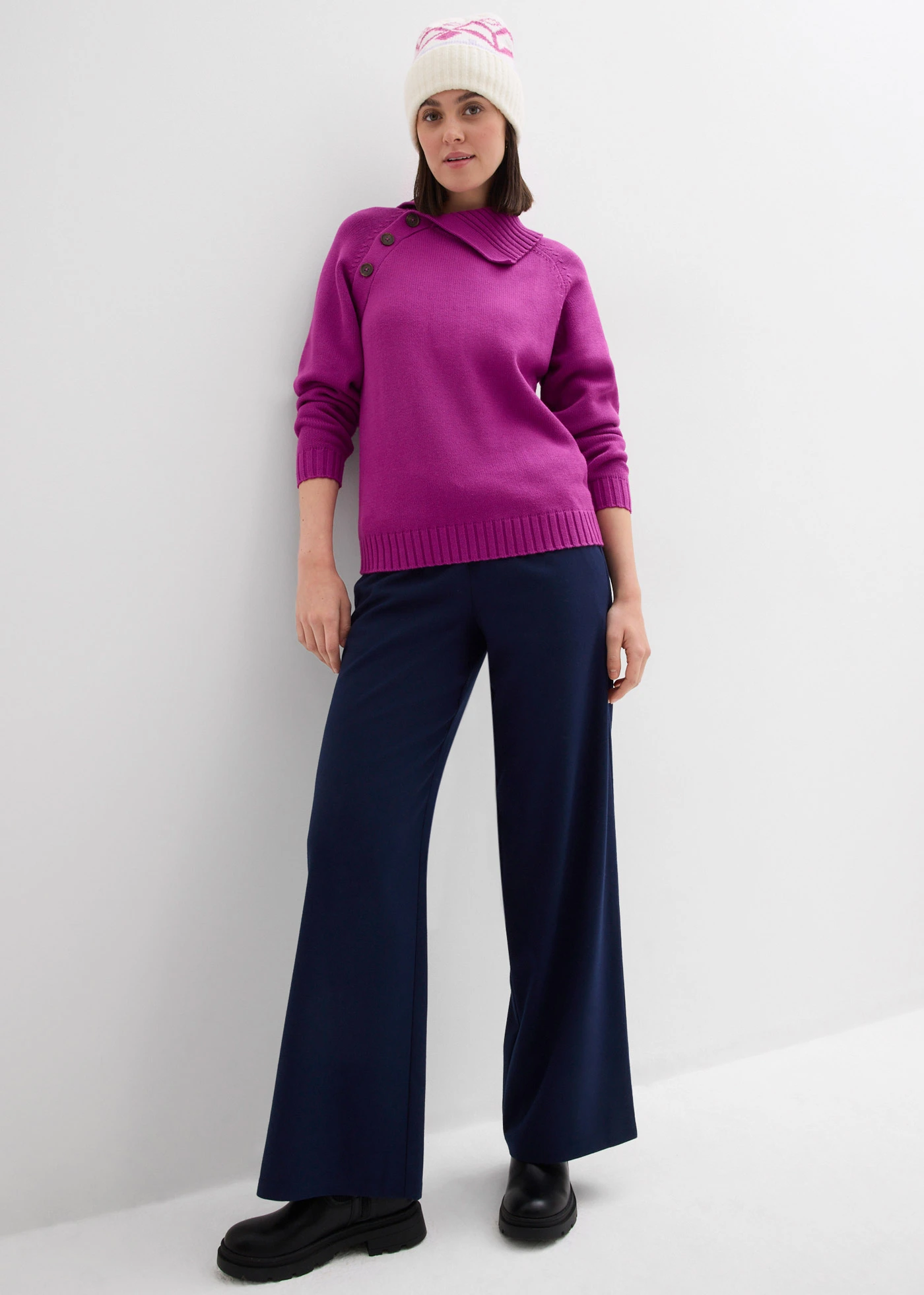 Sweter w asymetrycznym fasonie • ciemna fuksja • sklep bonprix