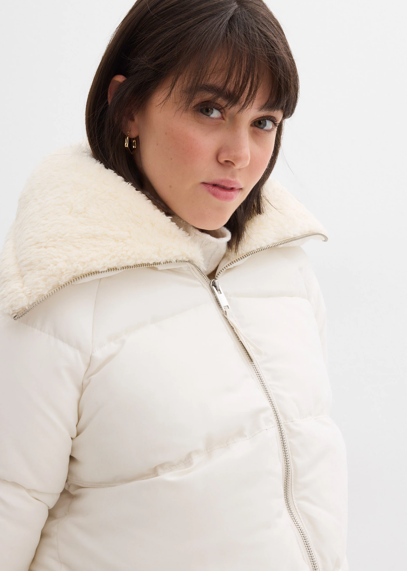 Doudoune avec col à doublure peluche • blanc nacré • Boutique bonprix