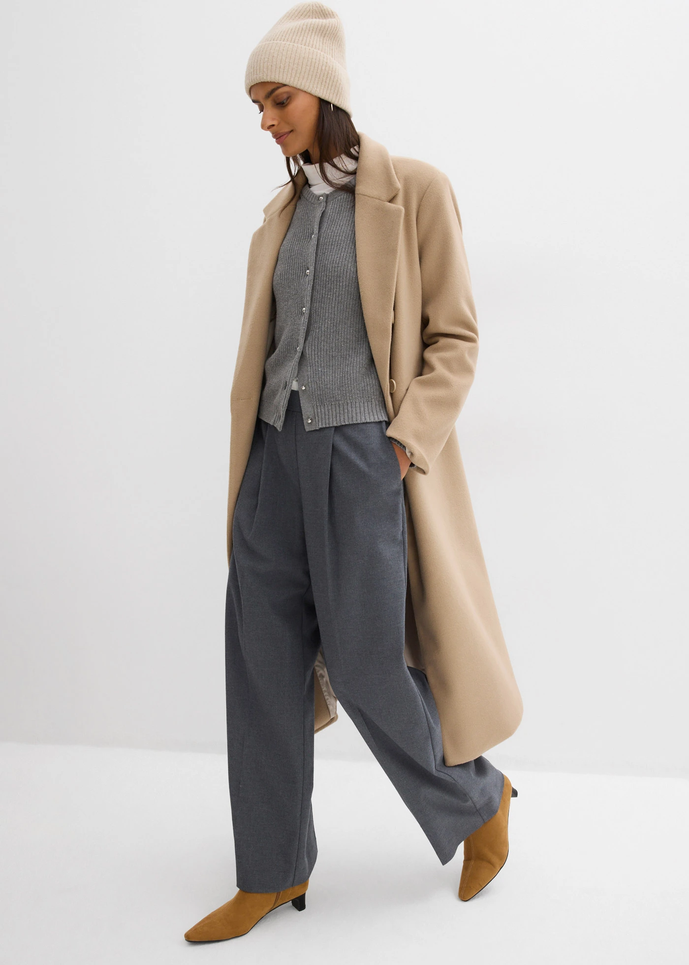 Gilet en maille avec boutons décoratifs • gris chiné • Boutique bonprix