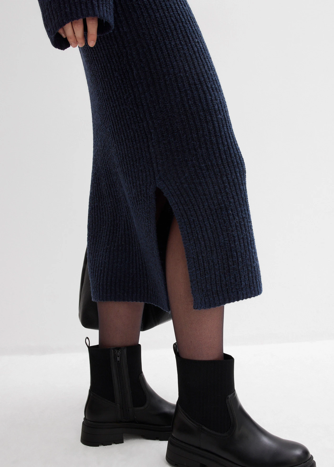 Pletené šaty, vrúbkované • tmavomodrá • obchod bonprix