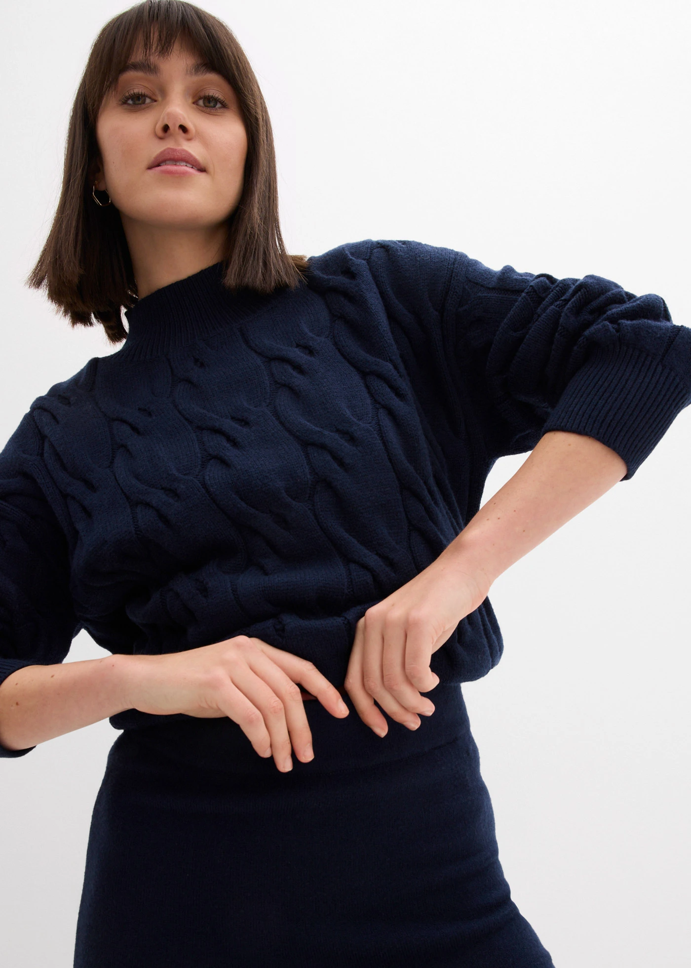 Fustă midi tricotată din amestec moale de viscoză • bleumarin • magazin bonprix