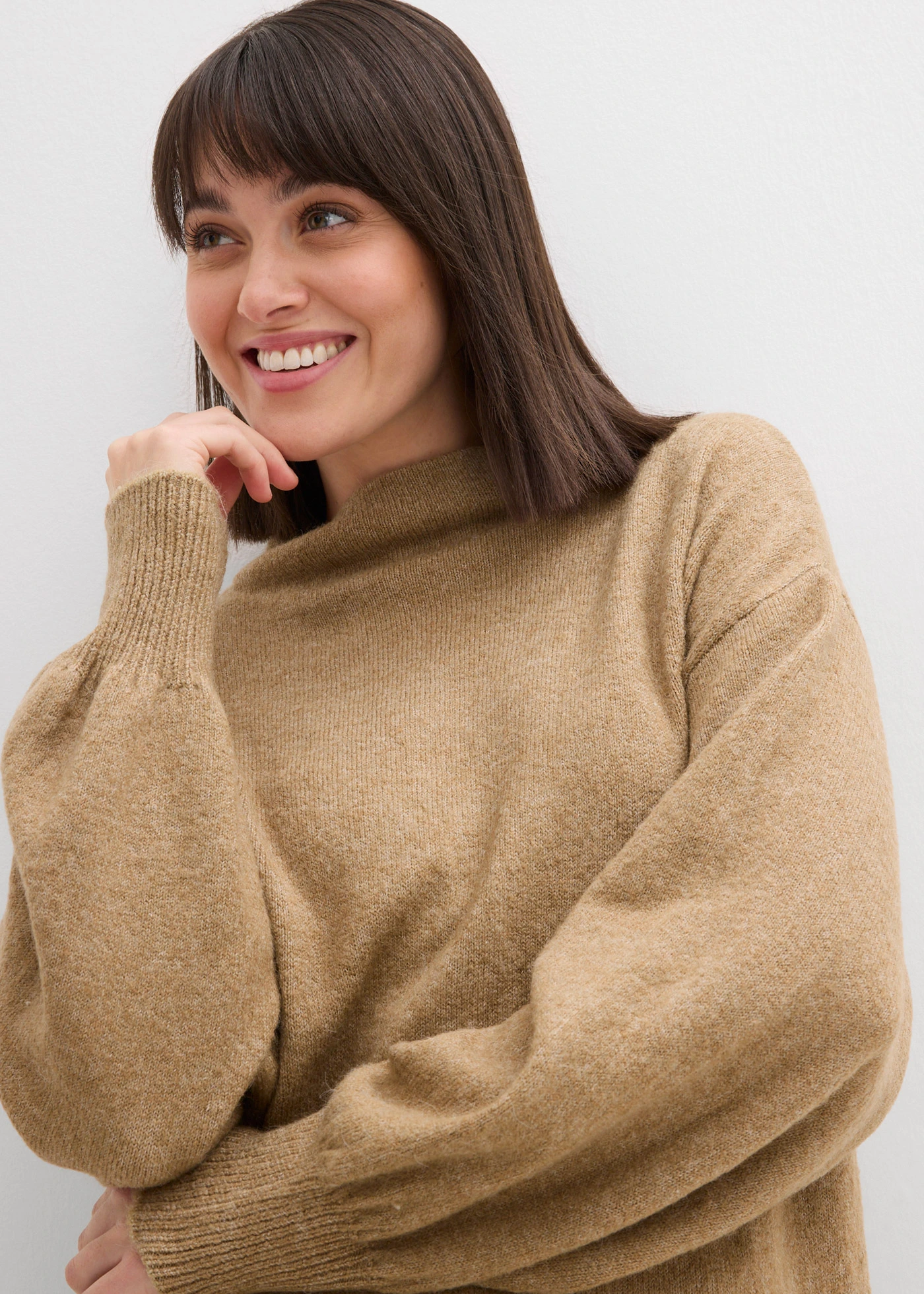 Sukienka dzianinowa w melanżowym kolorze • jasny khaki • sklep bonprix