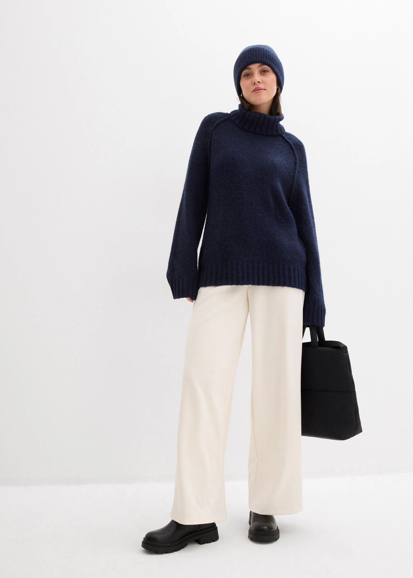 Pulover tricotat oversize, cu ochiuri mari • bleumarin • magazin bonprix