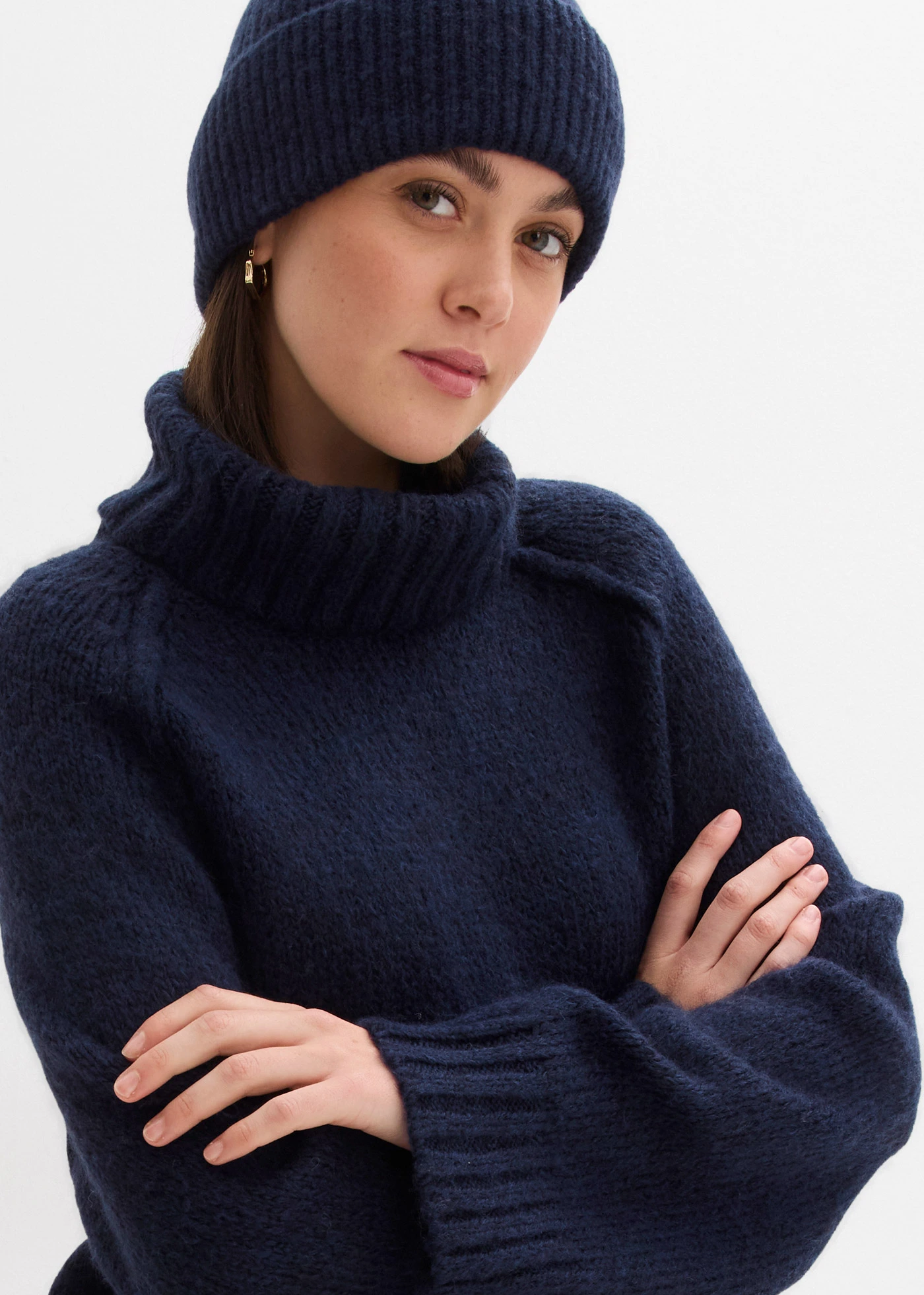 Pulover tricotat oversize, cu ochiuri mari • bleumarin • magazin bonprix