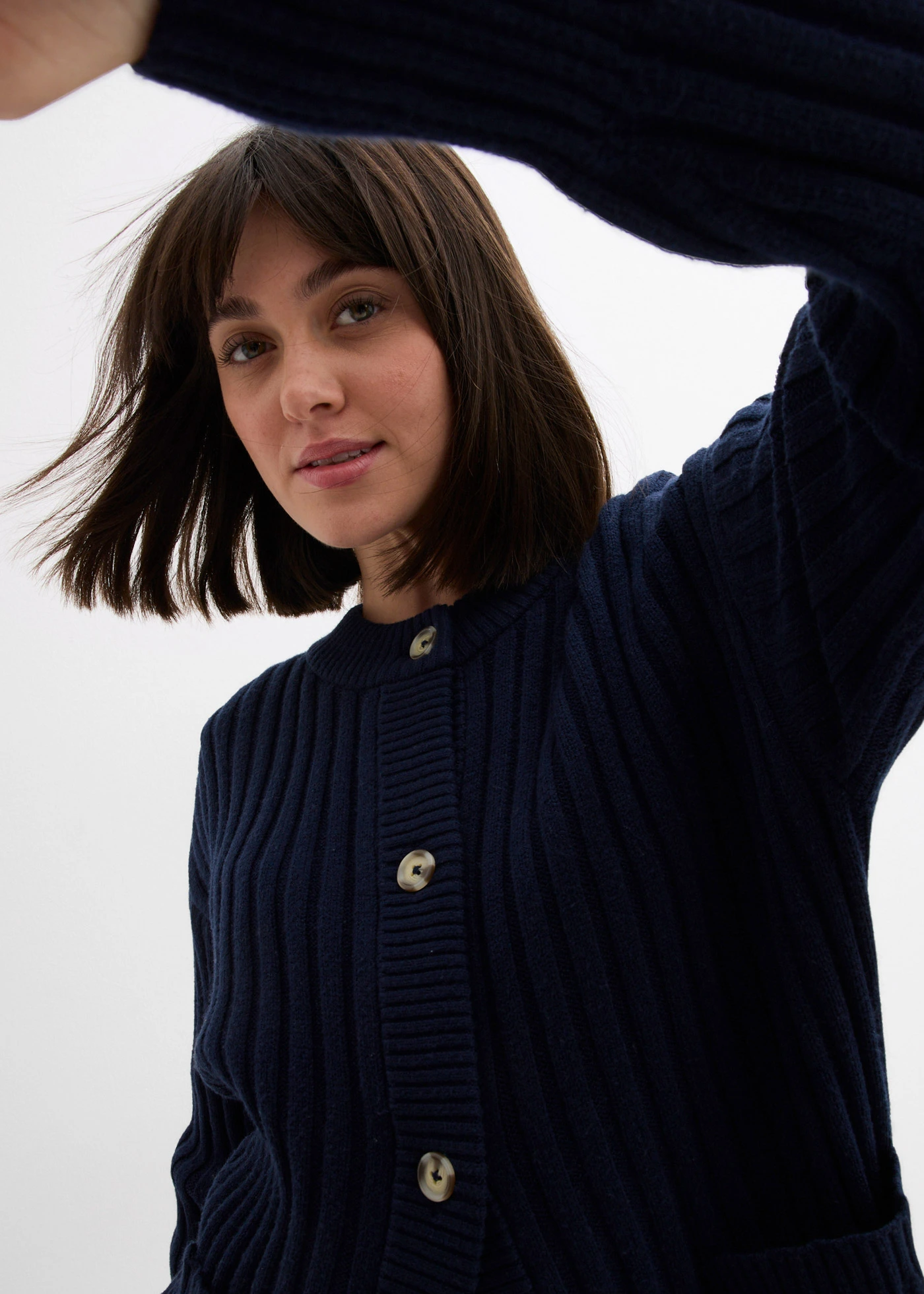 Pletený kabátek z měkké viskózové směsi • tmavě modrá • bonprix obchod