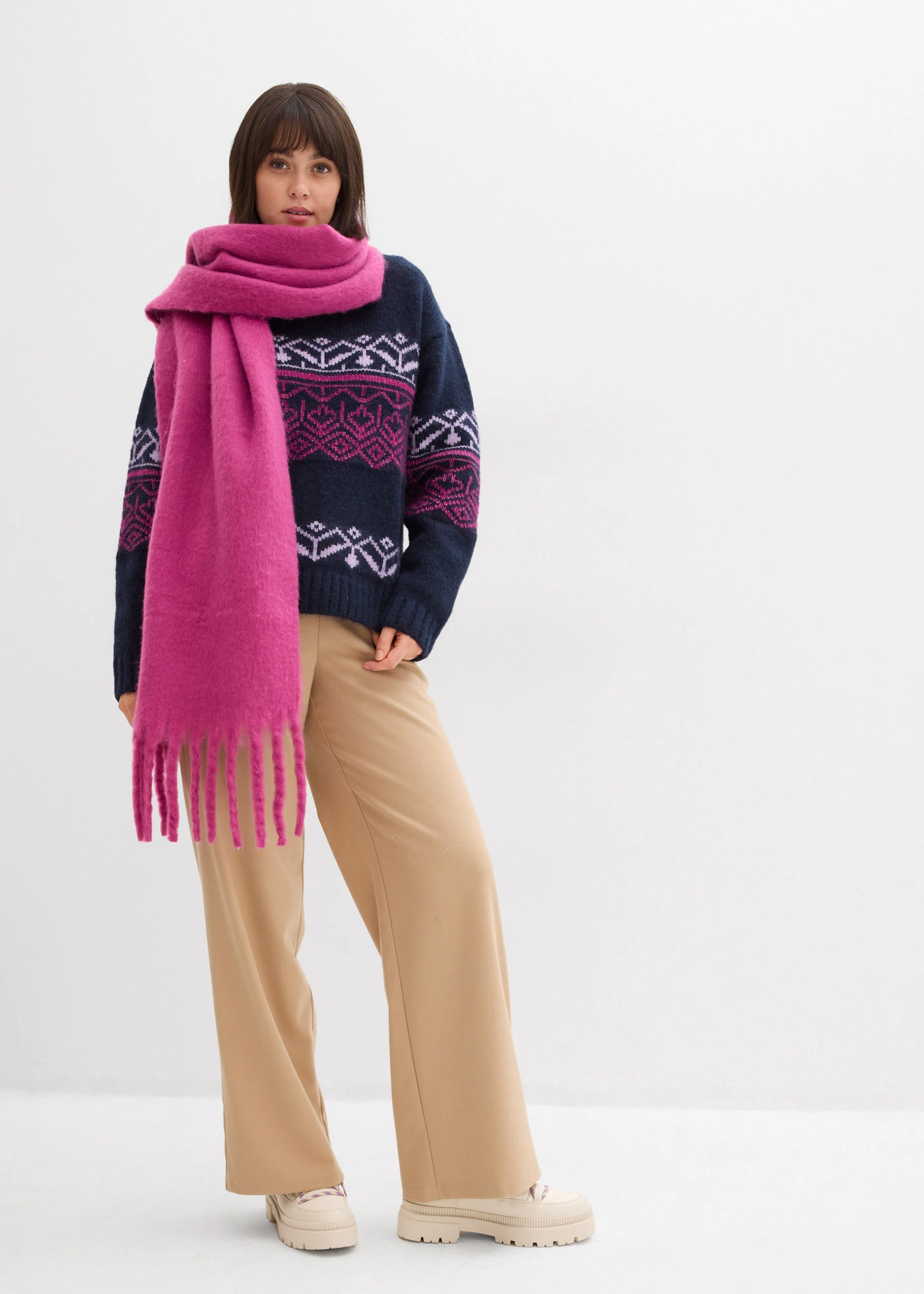 Sweter z norweskim wzorem • granatowy z nadrukiem • sklep bonprix