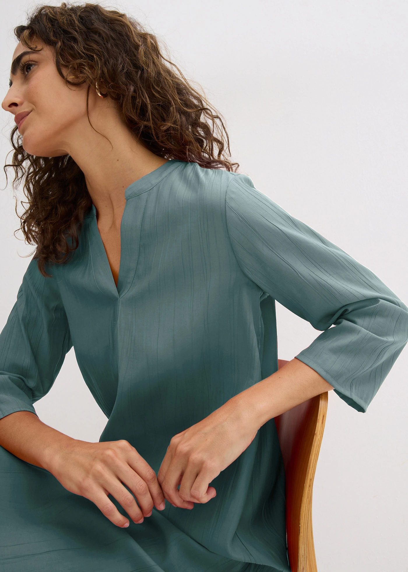 Tuniekjurk met structuureffect in een soepele viscosemix • eucalyptusgroen • bonprix online shop