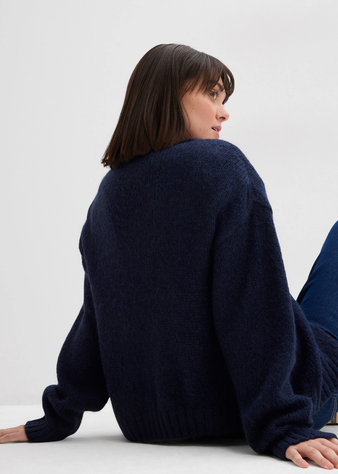 Zkrácený oversize kabátek ze silnější pleteniny • tmavě modrá • bonprix obchod