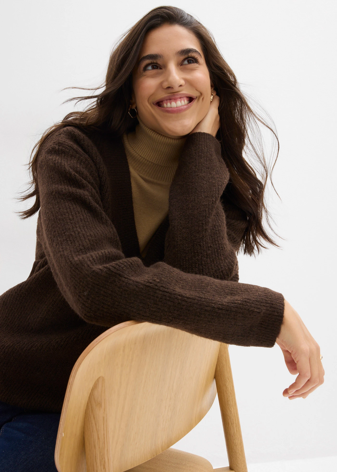 Pull en maille avec col V profond • marron foncé-noir chiné • Boutique bonprix