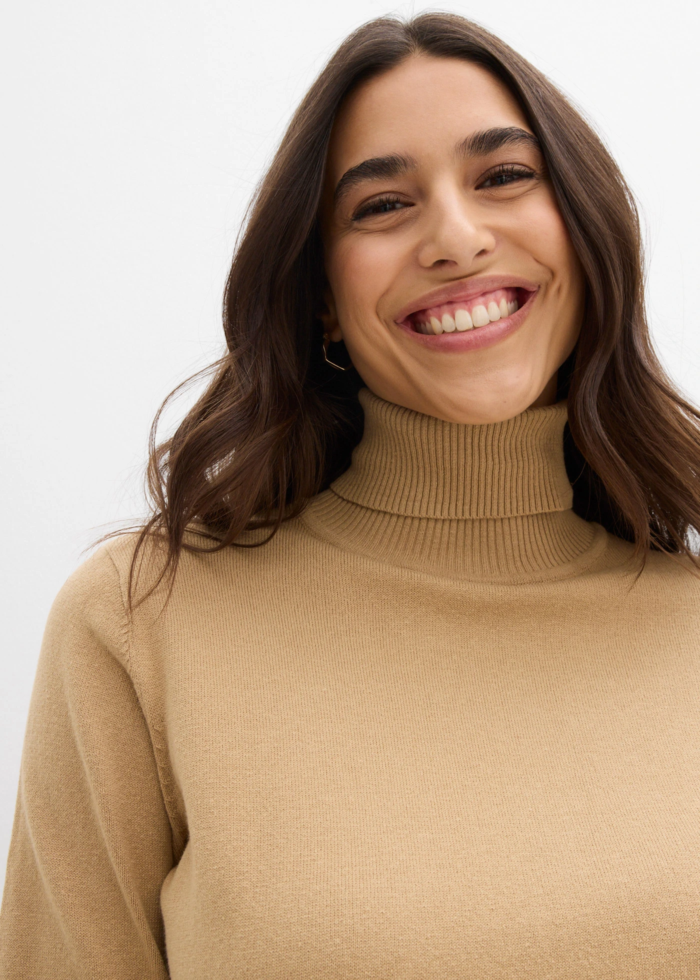 Cienki sweter z golfem • jasny khaki • sklep bonprix