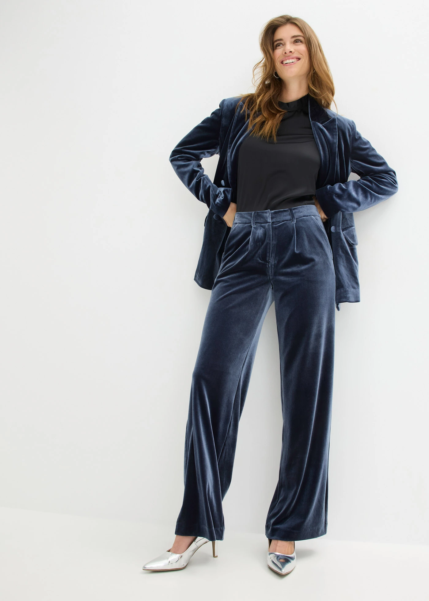 Kalhoty z jemného sametu • tmavě modrá • bonprix obchod