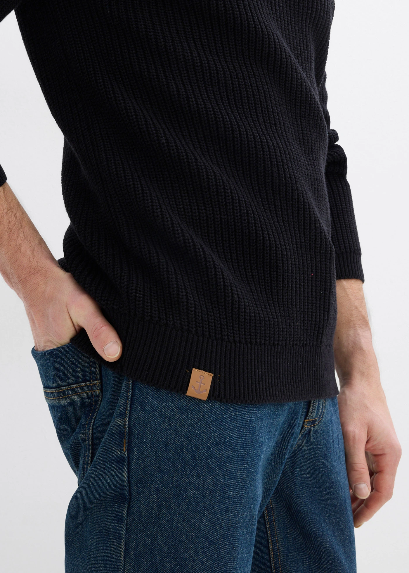 Pull doux à col rond • noir • Boutique bonprix