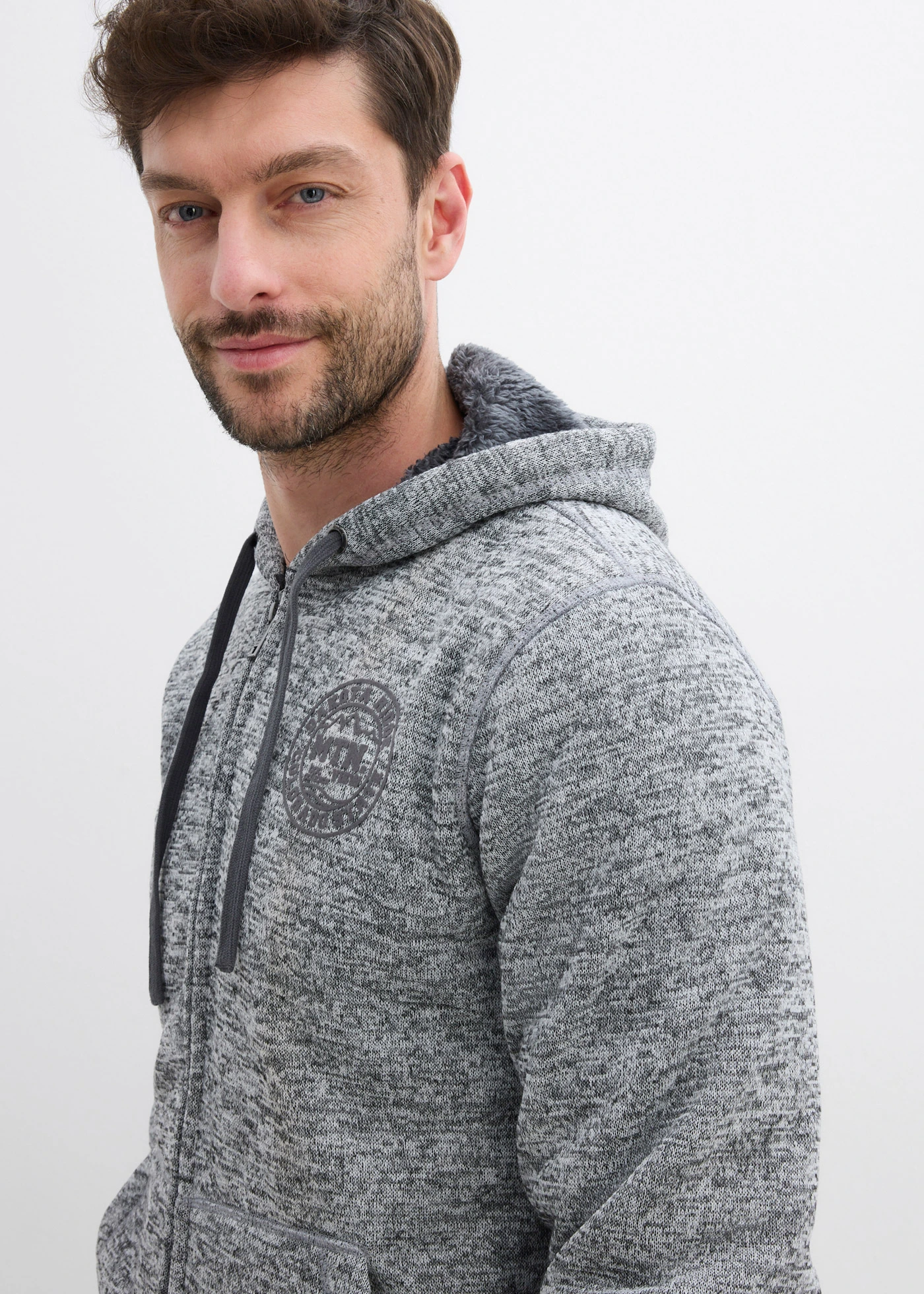 Jachetă casual cu glugă şi căptuşeală teddy • gri melanj imprimat • magazin bonprix