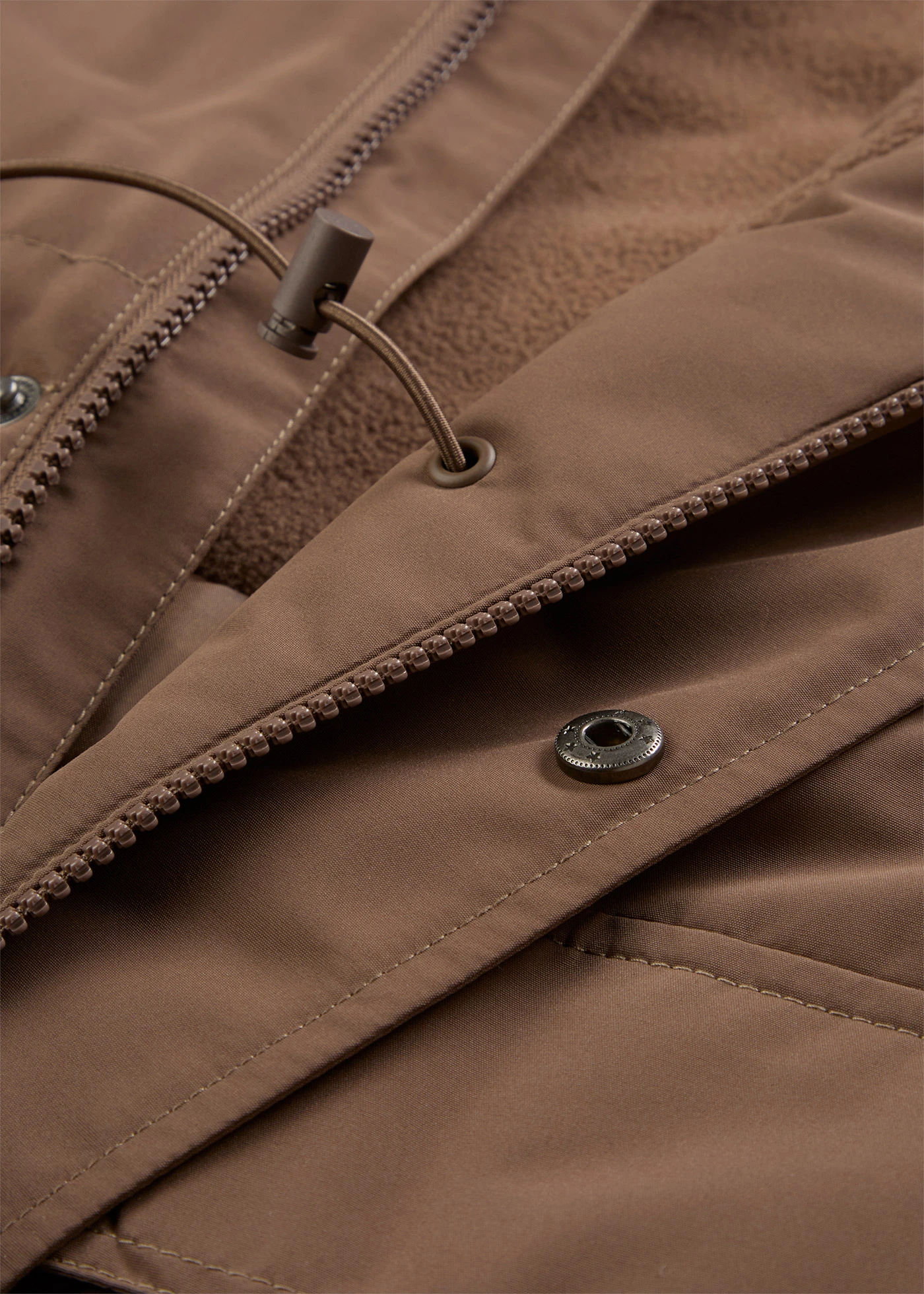 Parka rembourrée avec doublure polaire et capuche amovible • brun argile • Boutique bonprix