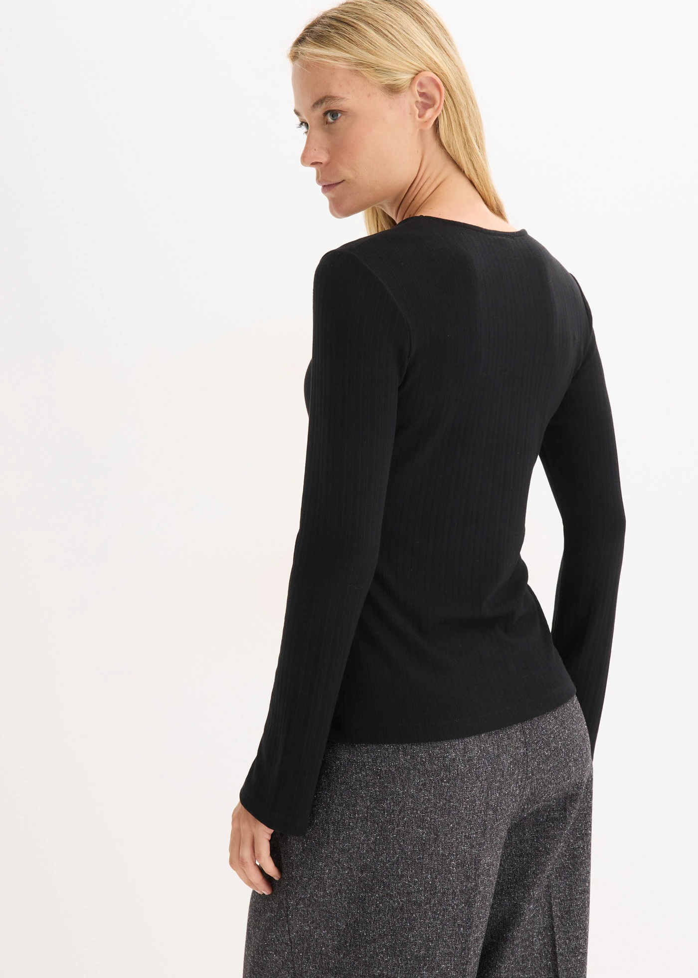 Vrúbkované tričko s dlhým rukávom • čierna • obchod bonprix